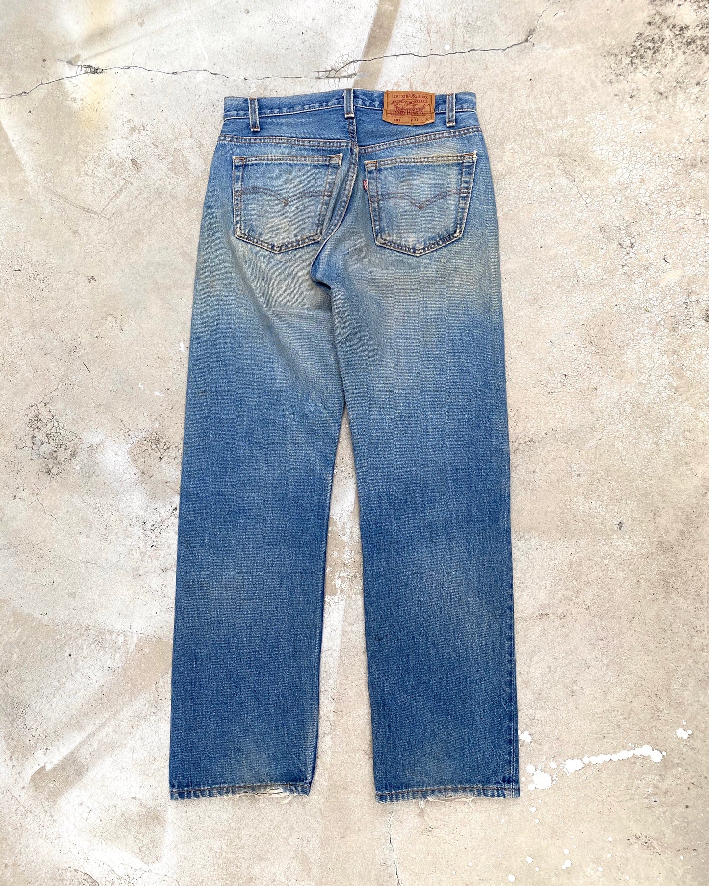 1980S FADED MUD WASHED LEVI'S 501 JEANS (31X30)