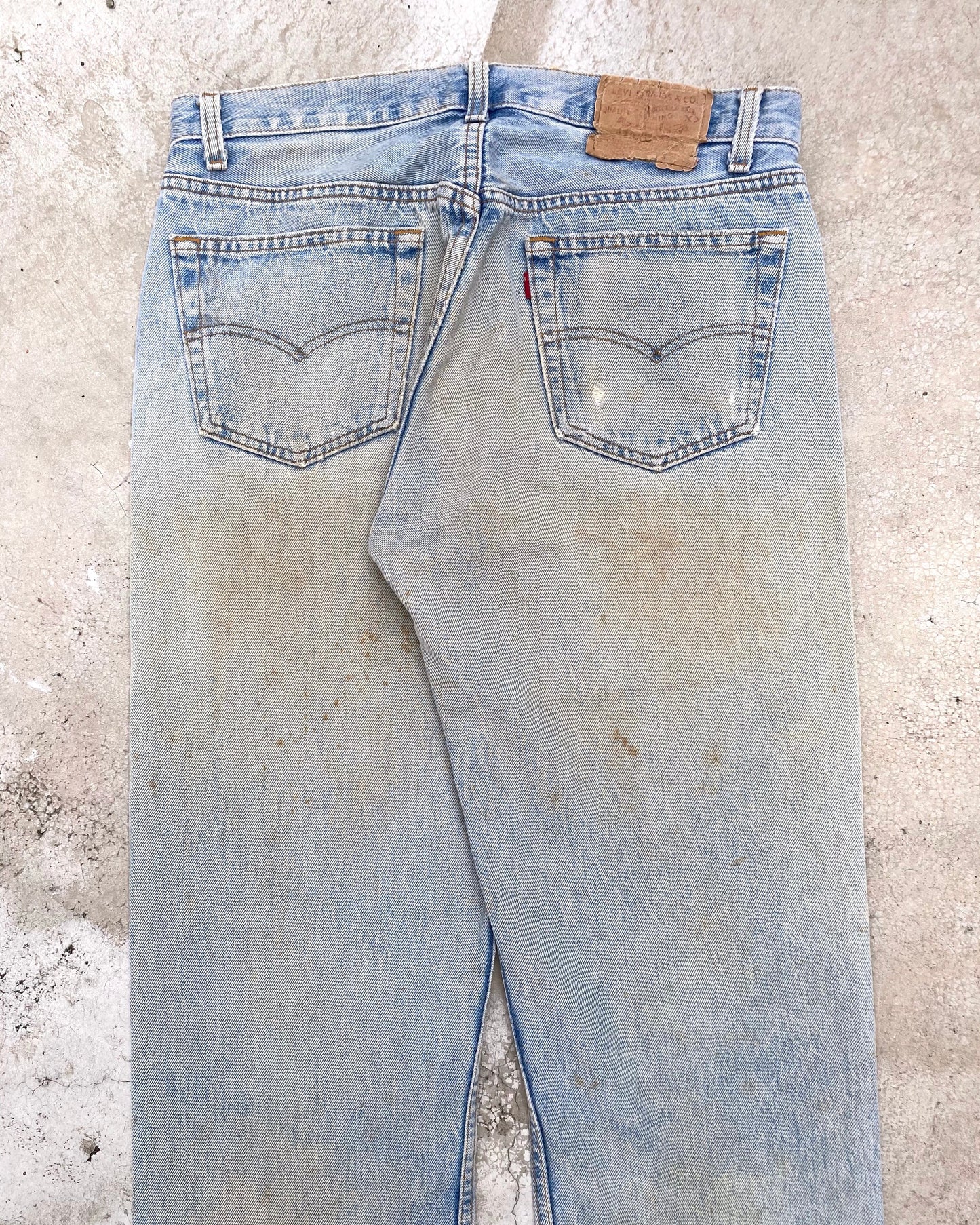 1980S MUD WASHED LEVI'S 501 REPAIRED JEANS (34X32)
