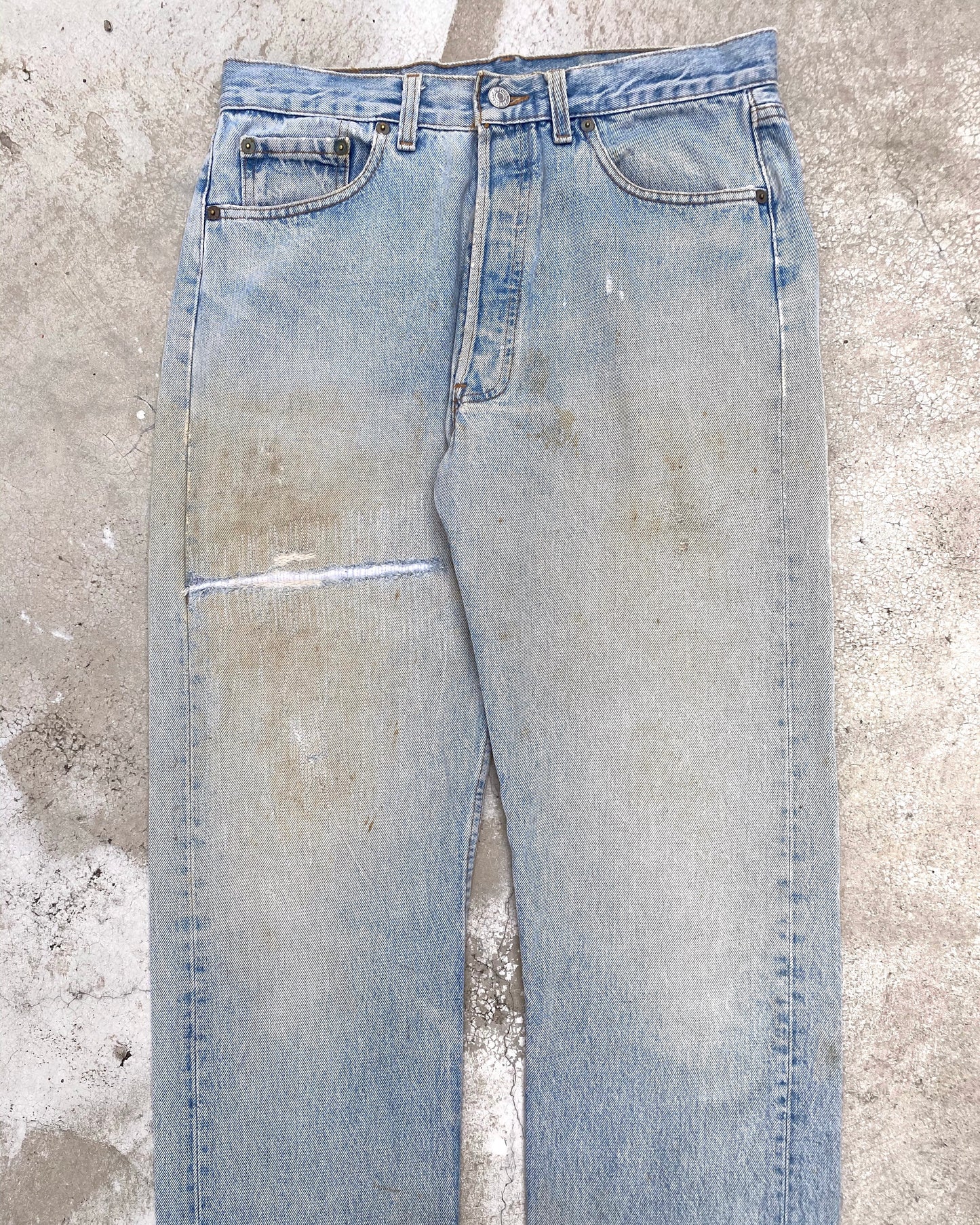 1980S MUD WASHED LEVI'S 501 REPAIRED JEANS (34X32)