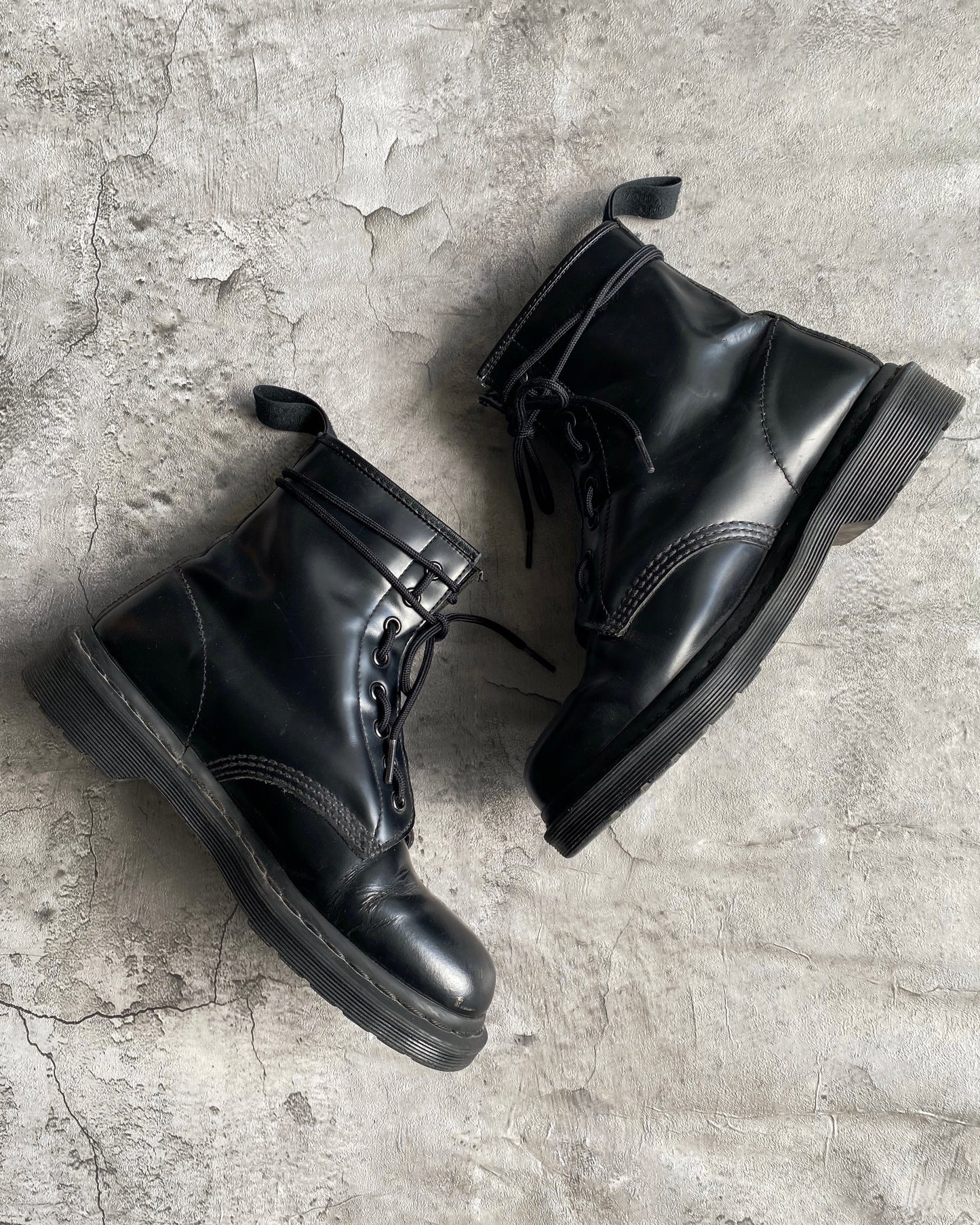 DR. MARTENS BLACK 1460 MONO SMOOTH LEATHER BOOTS (US8-8.5)