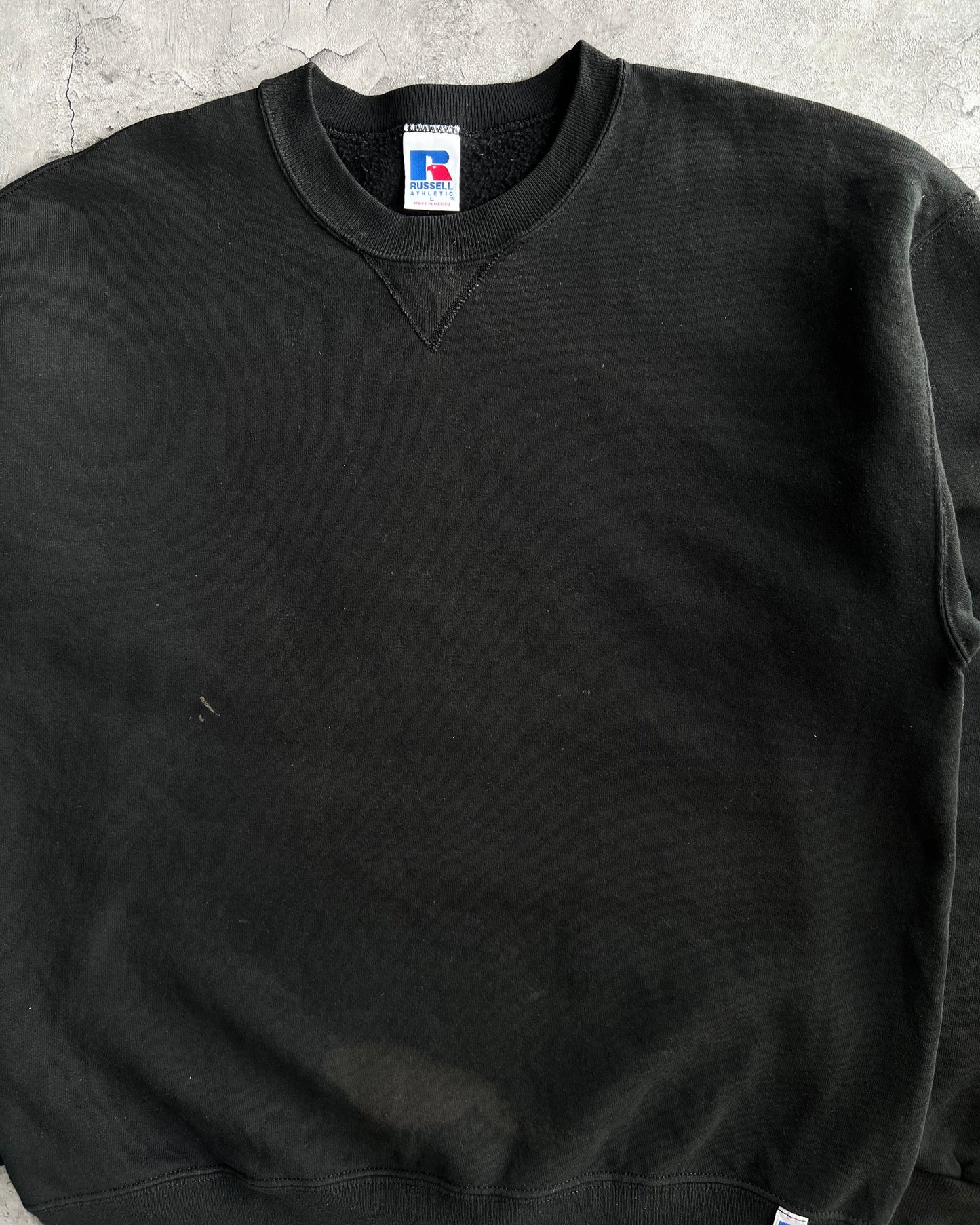 1990S FADED BLACK BLANK RUSSELL SWEATSHIRT (L)