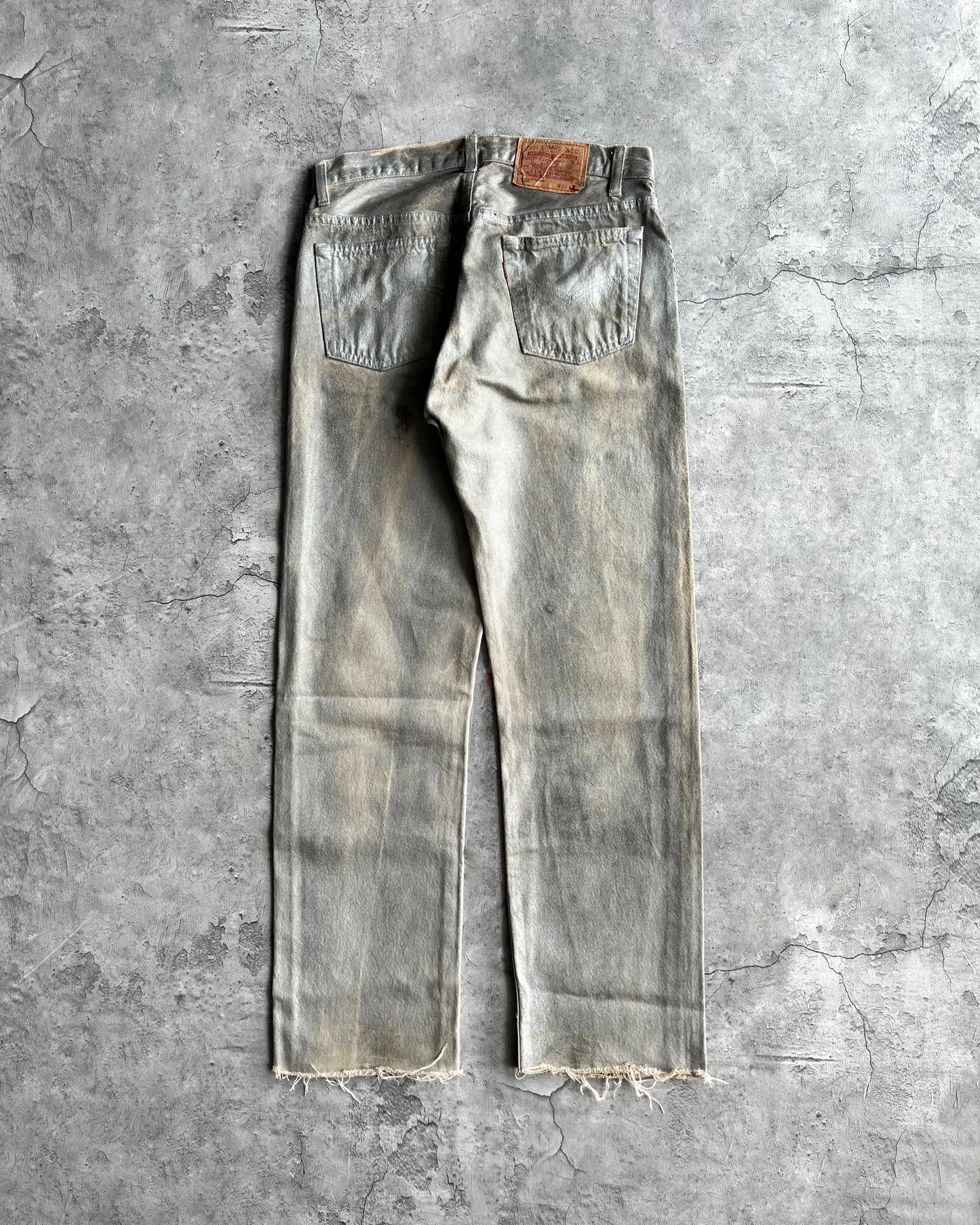 1980S FADED SILVER WAXED LEVI'S 501 JEANS (31X32)