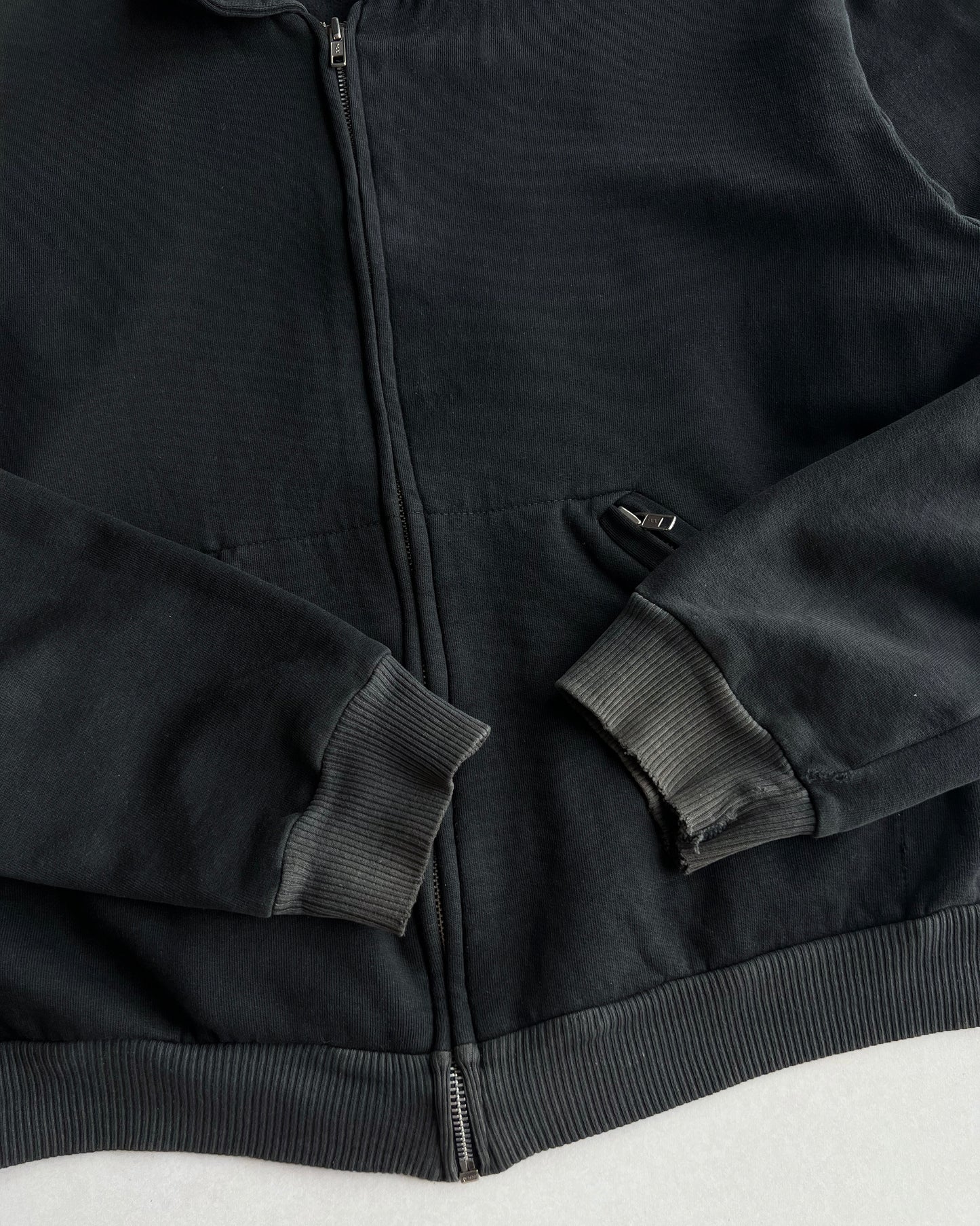 1990S FADED BLACK AGNES B. ZIP-UP SWEATS JACKET (L)