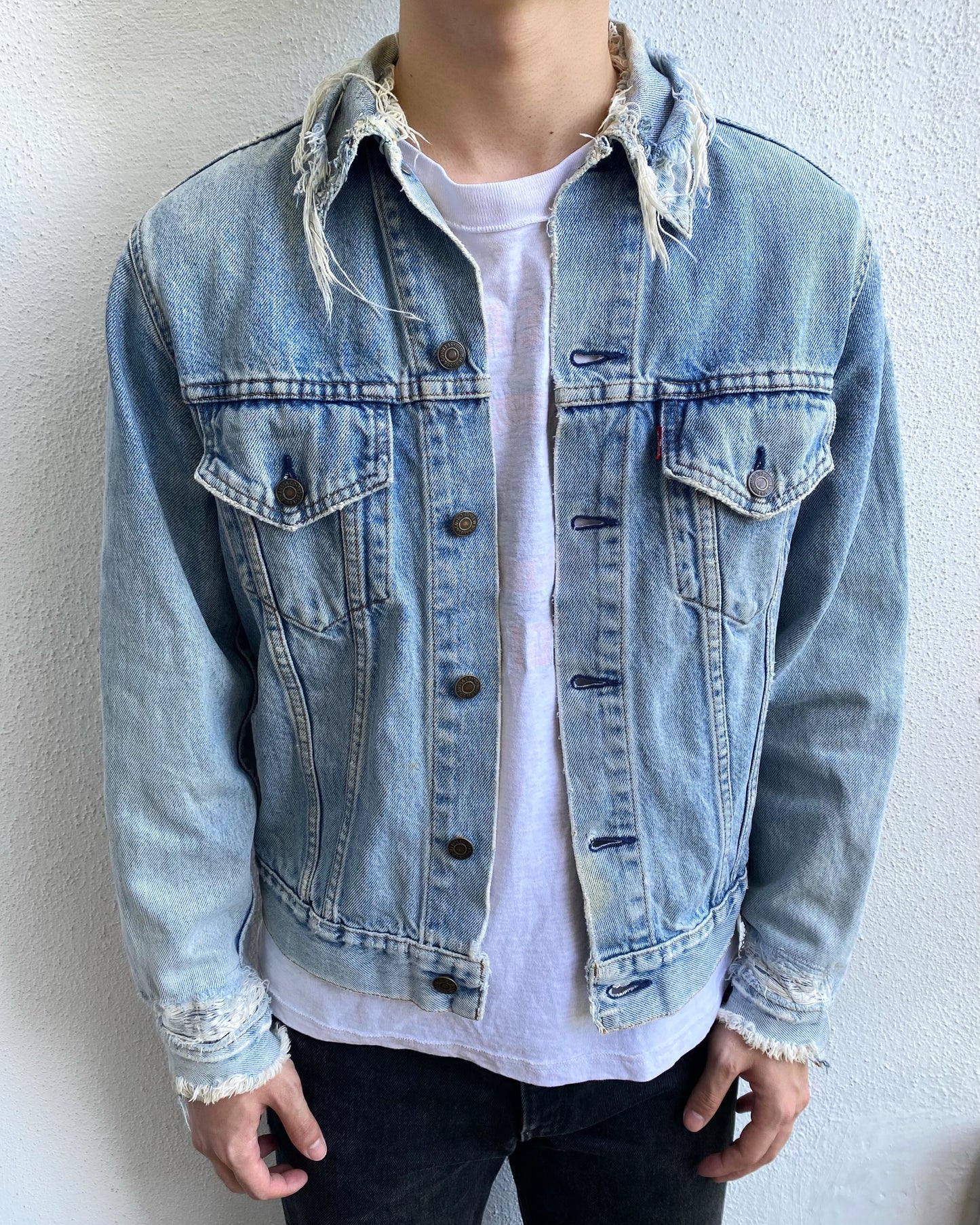 1980S FADED LEVI'S TYPE III DISTRESSED TRUCKER JACKET (S/M)
