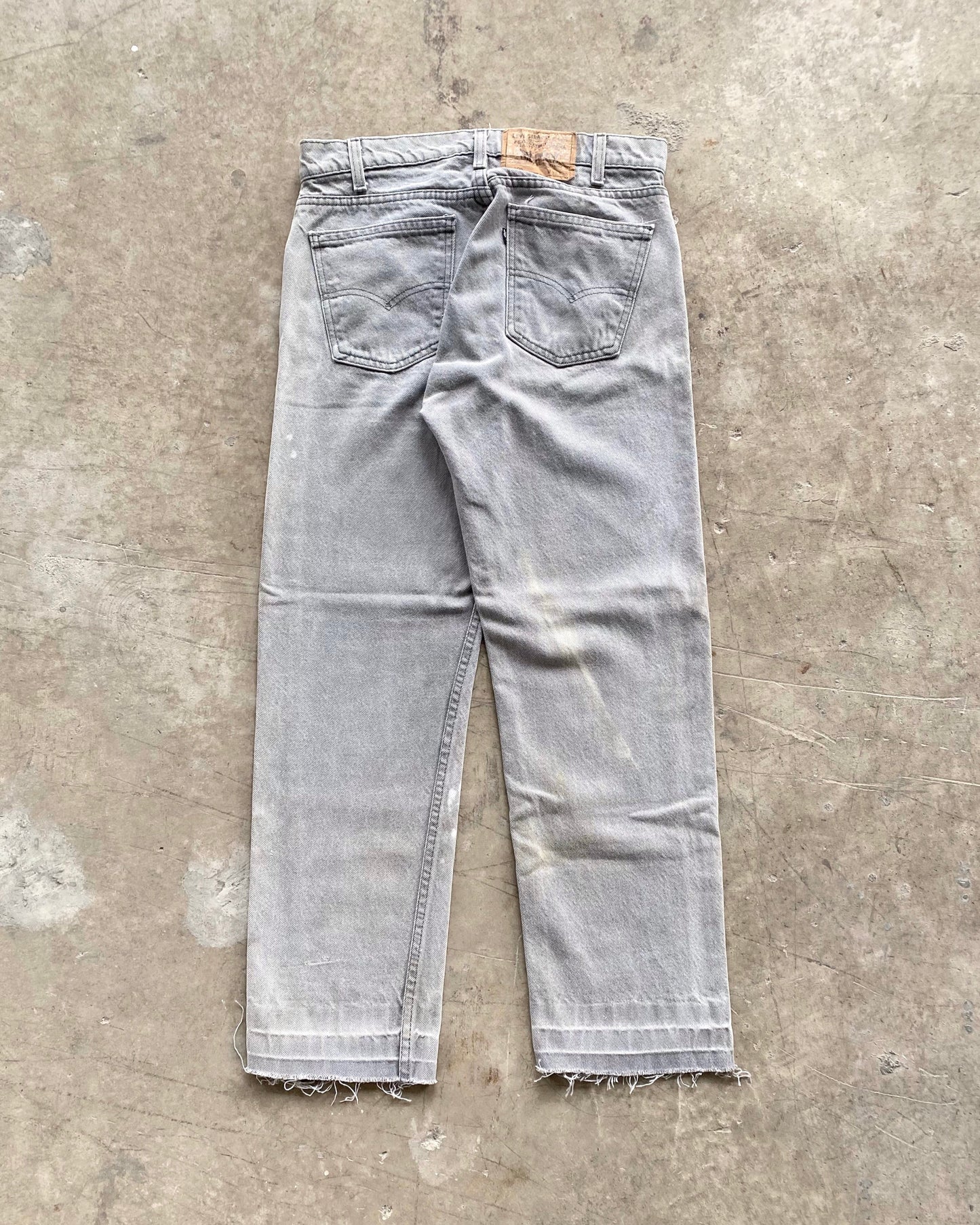 1990S GREY PAINTED LEVI'S 501 RELEASE HEM JEANS (32X30)