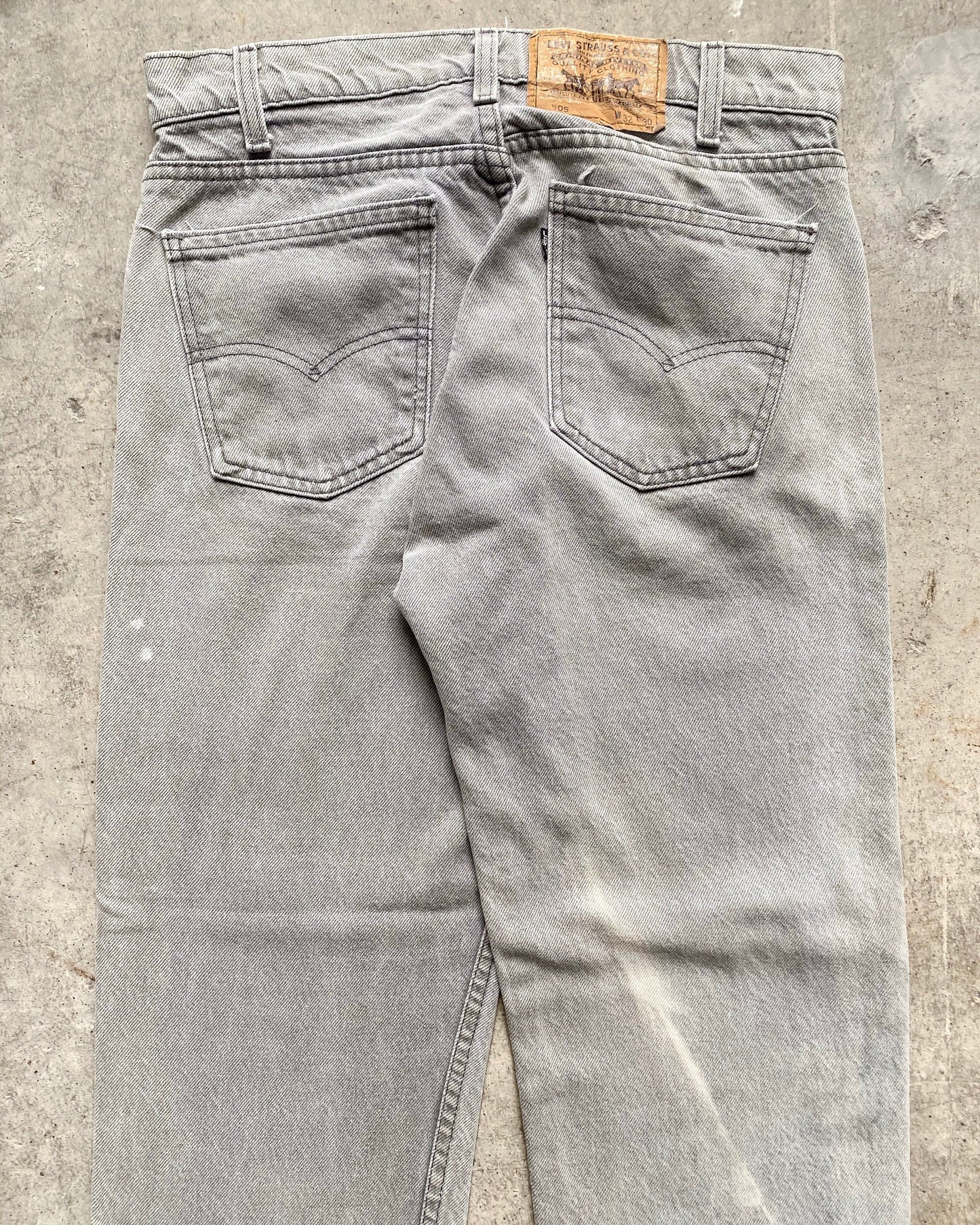 1990S GREY PAINTED LEVI'S 501 RELEASE HEM JEANS (32X30)