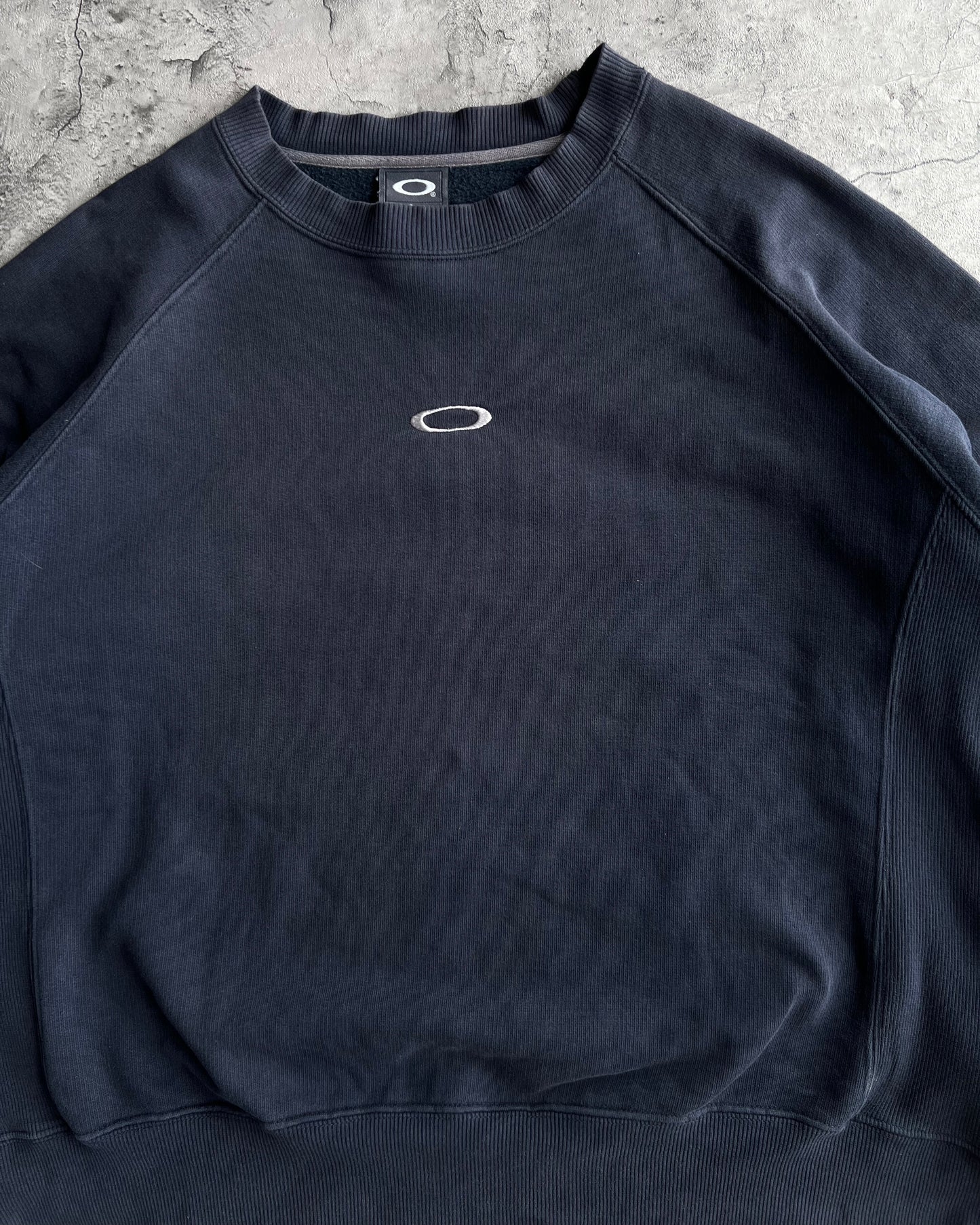 2000S DARK NAVY OAKLEY RAGLAN SWEATSHIRT (L)