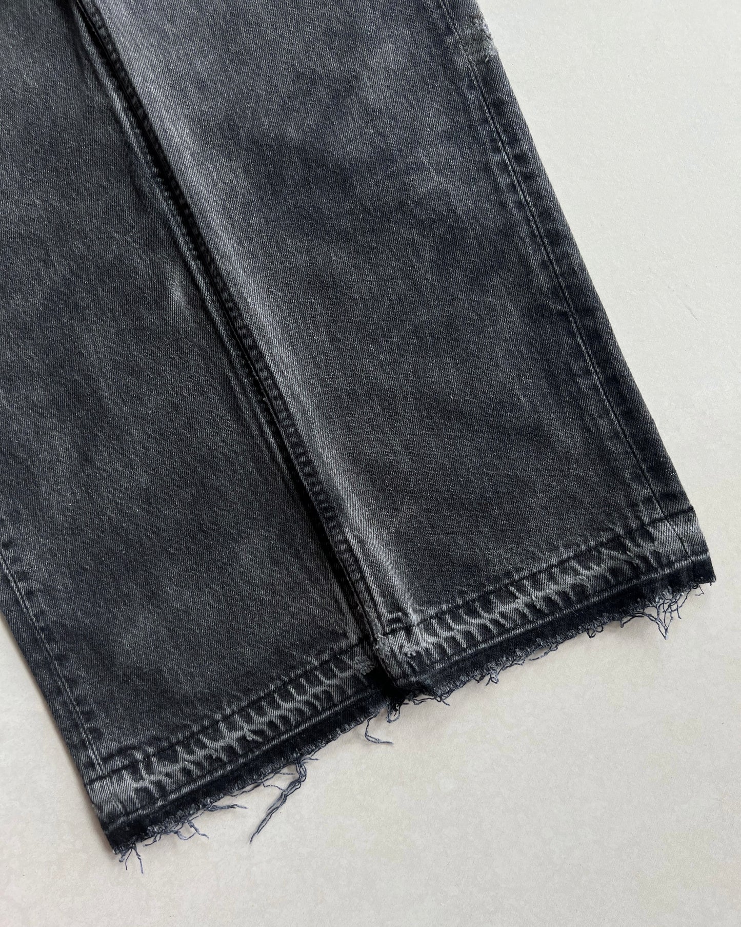 1990S FADED BLACK LEVI'S 501 RELEASED HEM JEANS (31X30)