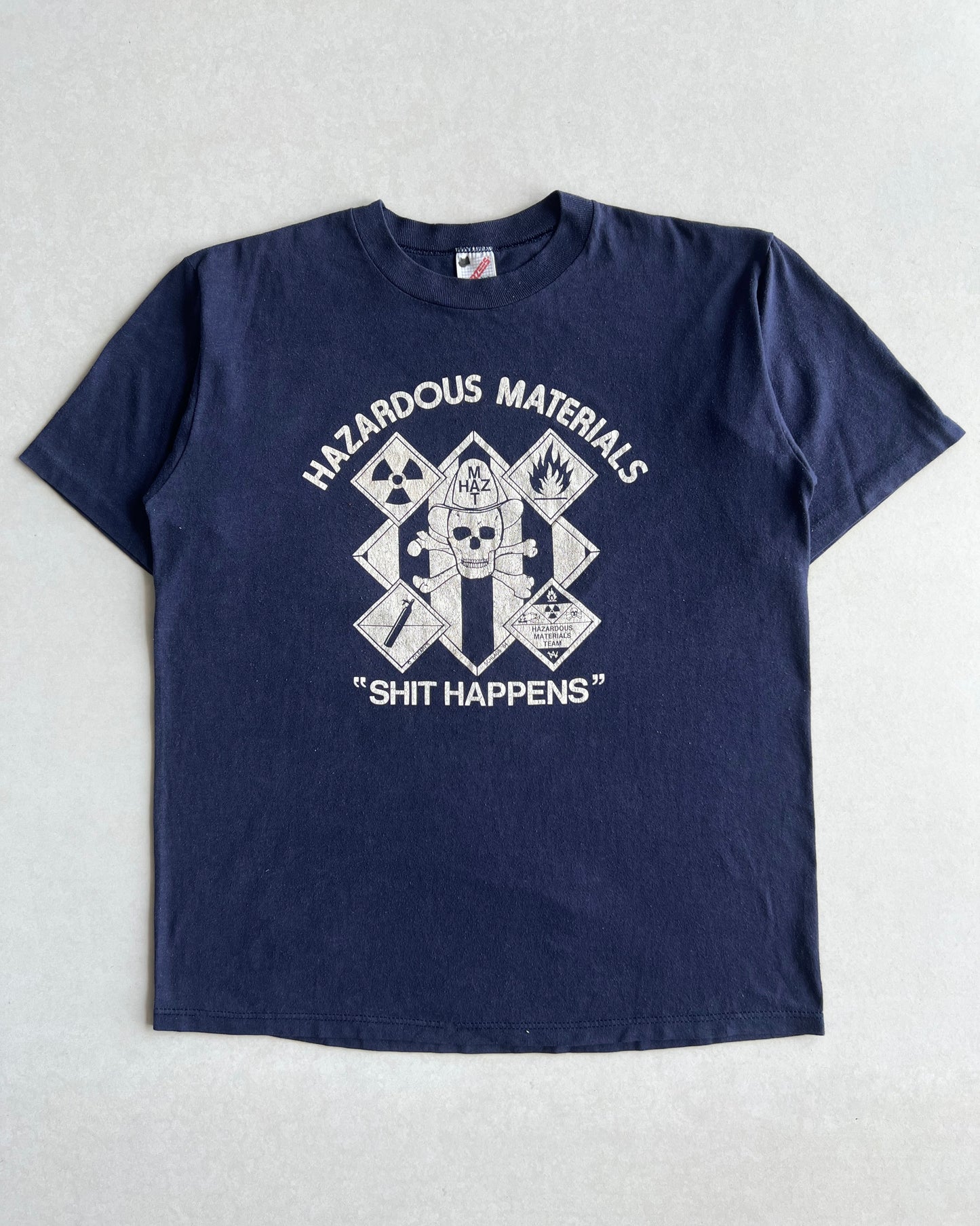 1990S 'HAZARDOUS MATERIALS SHIT HAPPENS' TEE (L)
