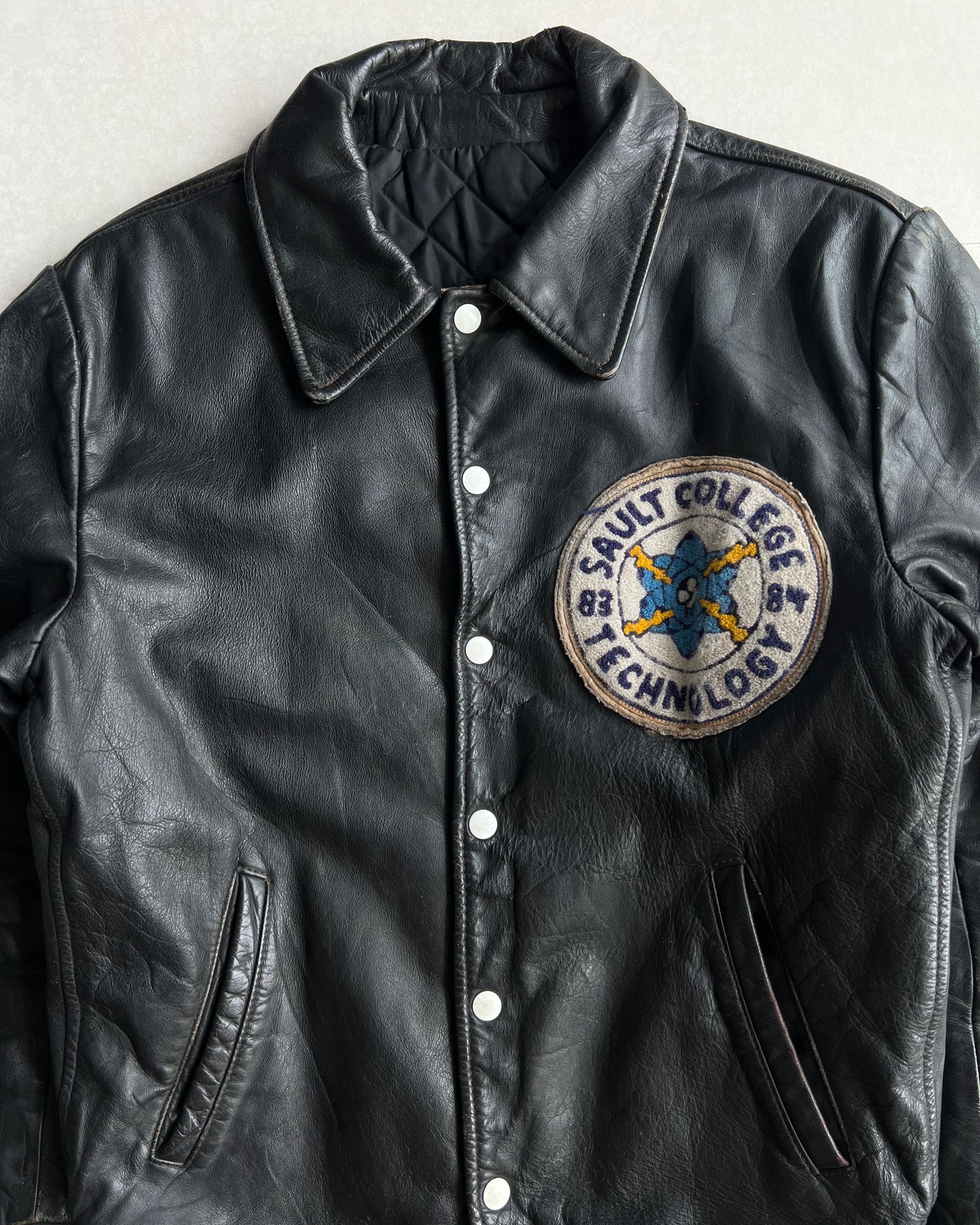 1980S 'SAULT COLLEGE TECHNOLOGY' LEATHER JACKET (S-L)