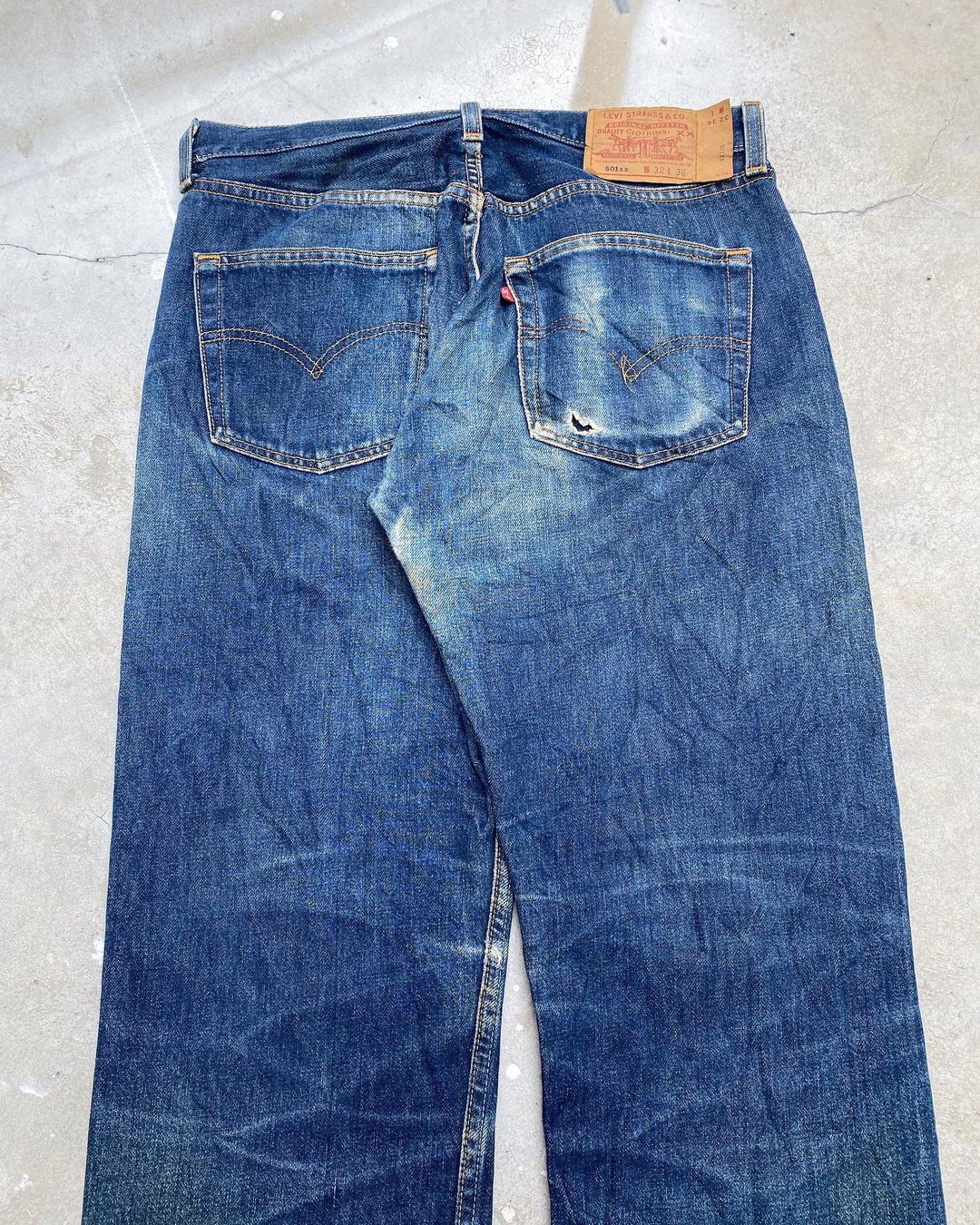 1980s Faded Indigo Levi’s 505 Jeans (31x34)