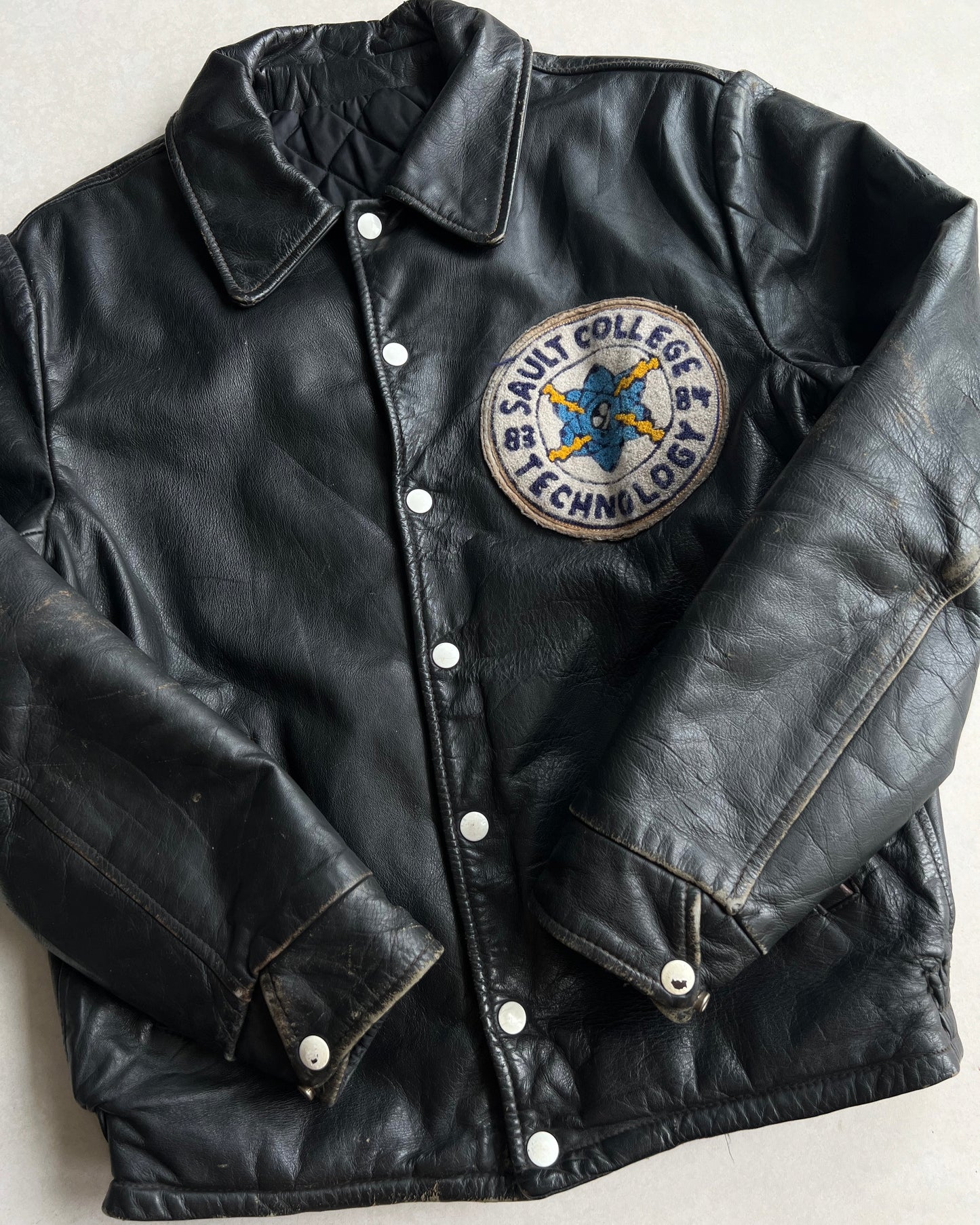 1980S 'SAULT COLLEGE TECHNOLOGY' LEATHER JACKET (S-L)