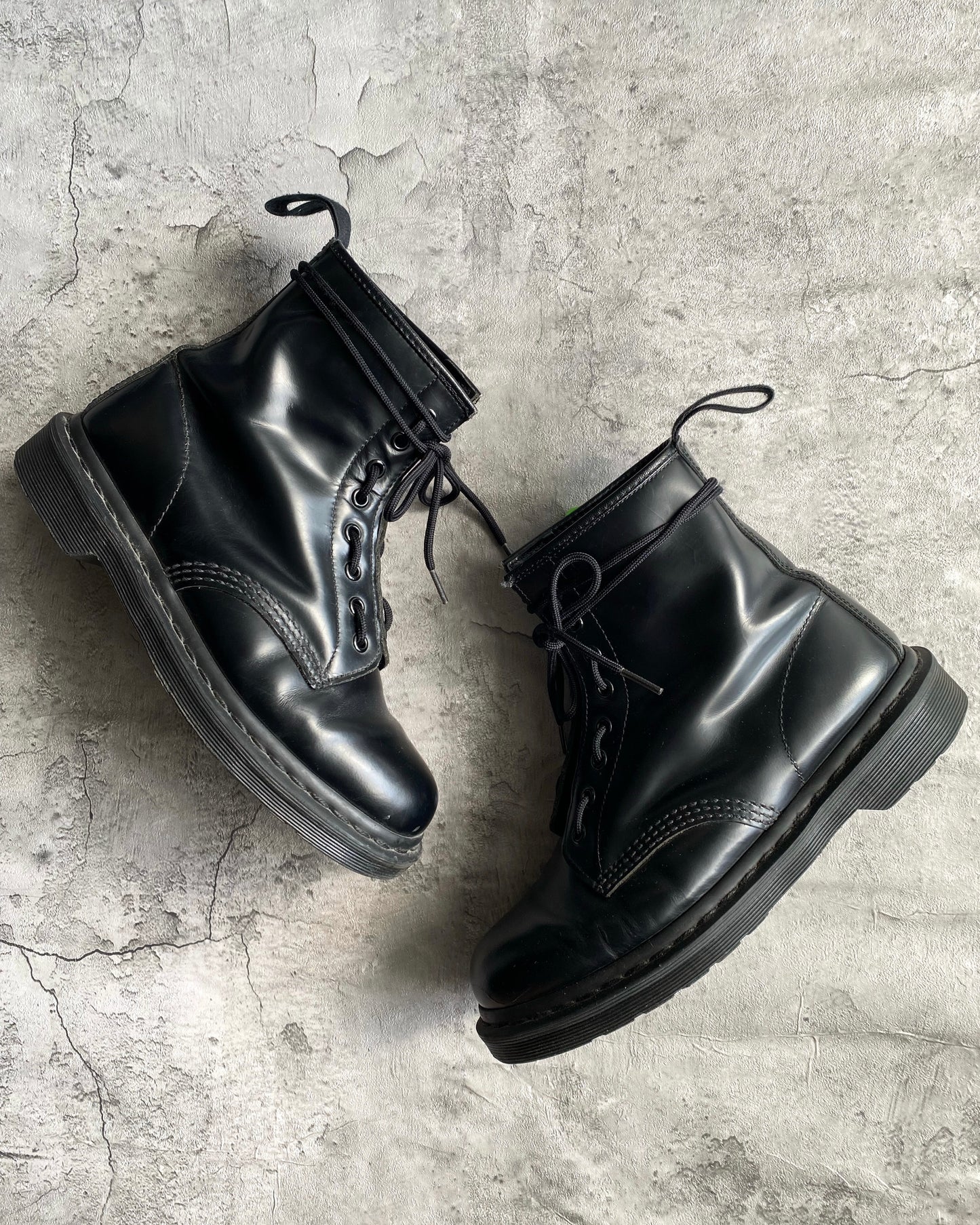 DR. MARTENS BLACK 1460 MONO SMOOTH LEATHER BOOTS (US8-8.5)