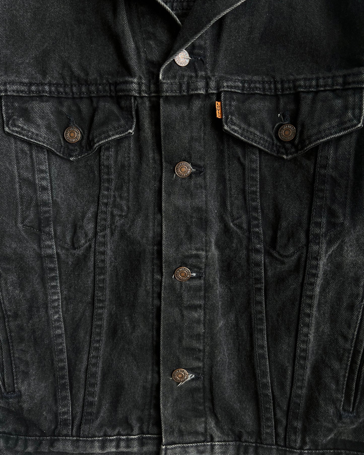 1990S FADED BLACK LEVI'S TYPE III DENIM JACKET (L)