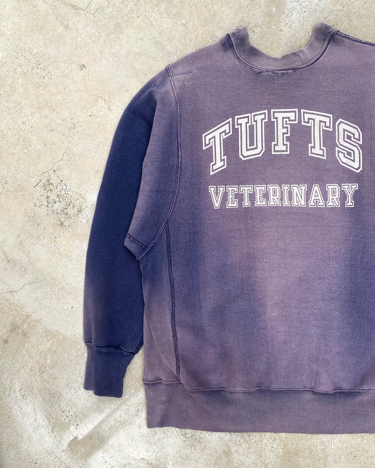 1980S SUN FADED 'TUFTS VERTERINARY' SWEATSHIRT (M/L)