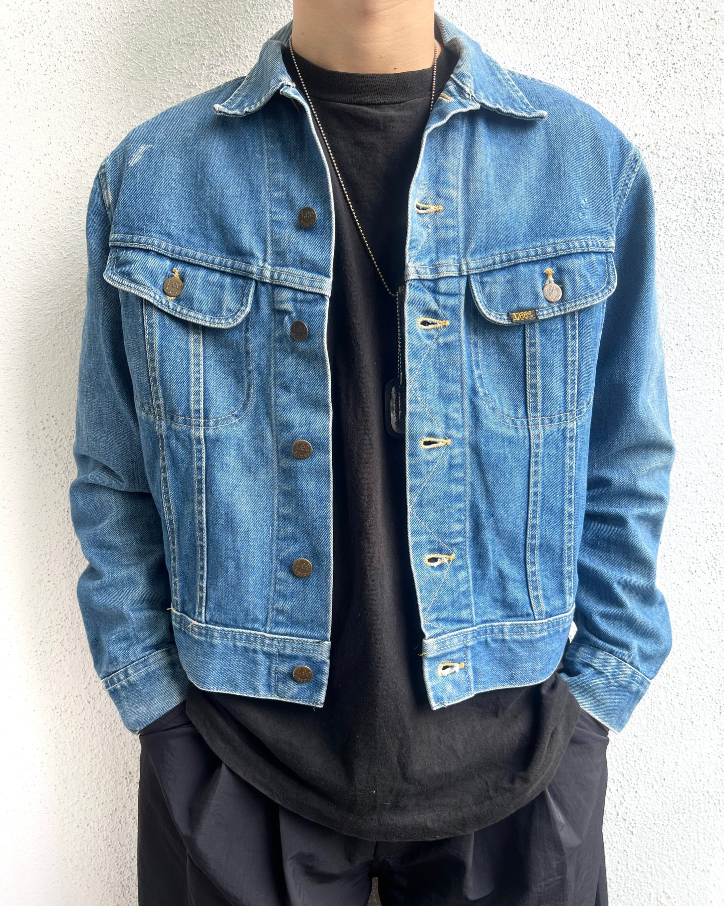 1970S SUN FADED LEE DENIM TRUCKER JACKET (M)