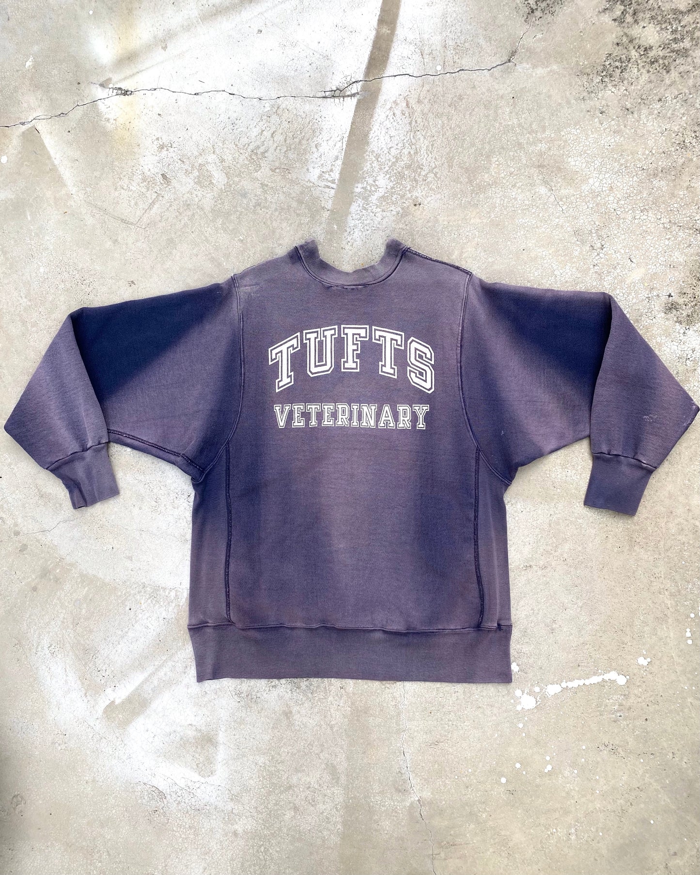 1980S SUN FADED 'TUFTS VERTERINARY' SWEATSHIRT (M/L)