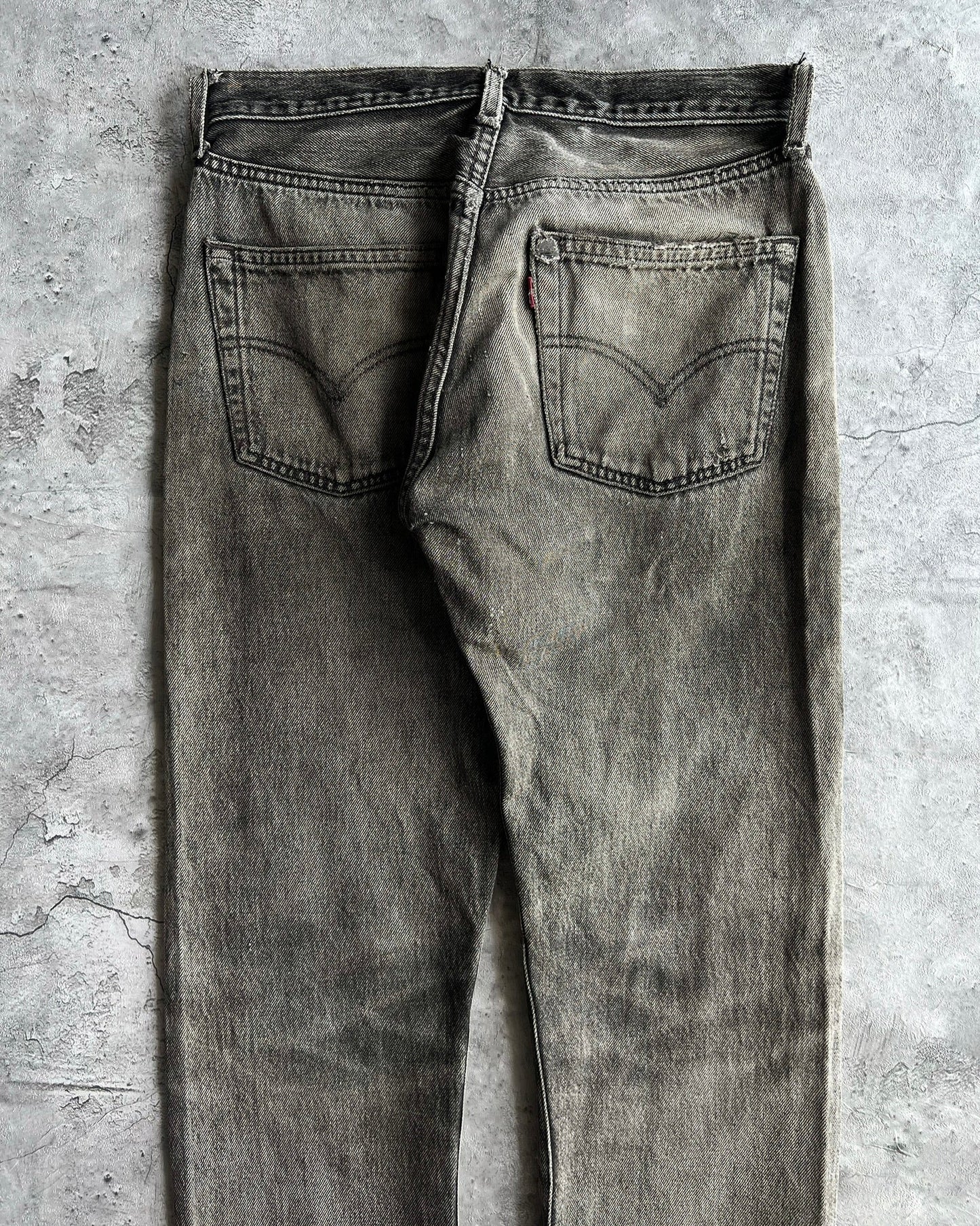 1990S FADED MUD BLACK LEVI'S 501 JEANS (31X32)