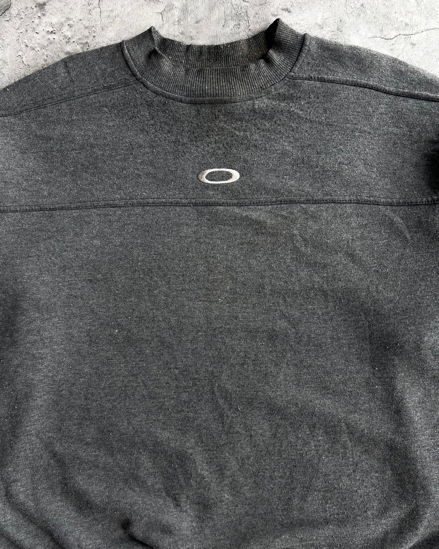 1990S GREY OAKLEY CENTER LOGO SWEATSHIRT (L)
