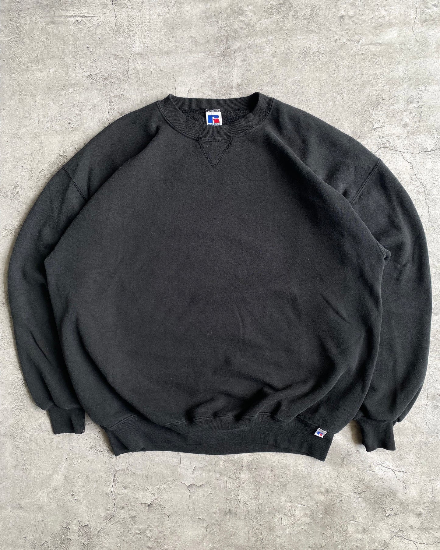 1990S RUSSELL FADED BLACK BLANK CREWNECK SWEATSHIRT (XL/XXL)