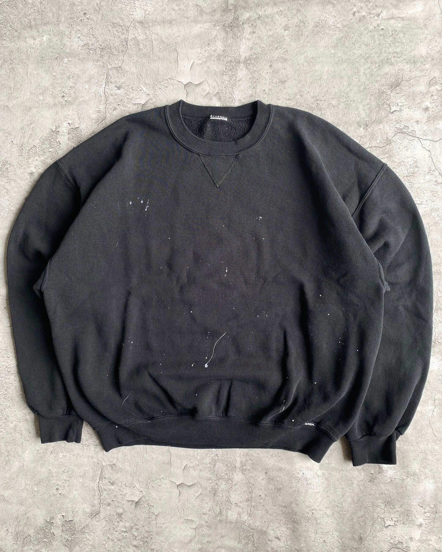 1990S RUSSELL FADED BLACK PAINTED CREWNECK SWEATSHIRT (M-XL)