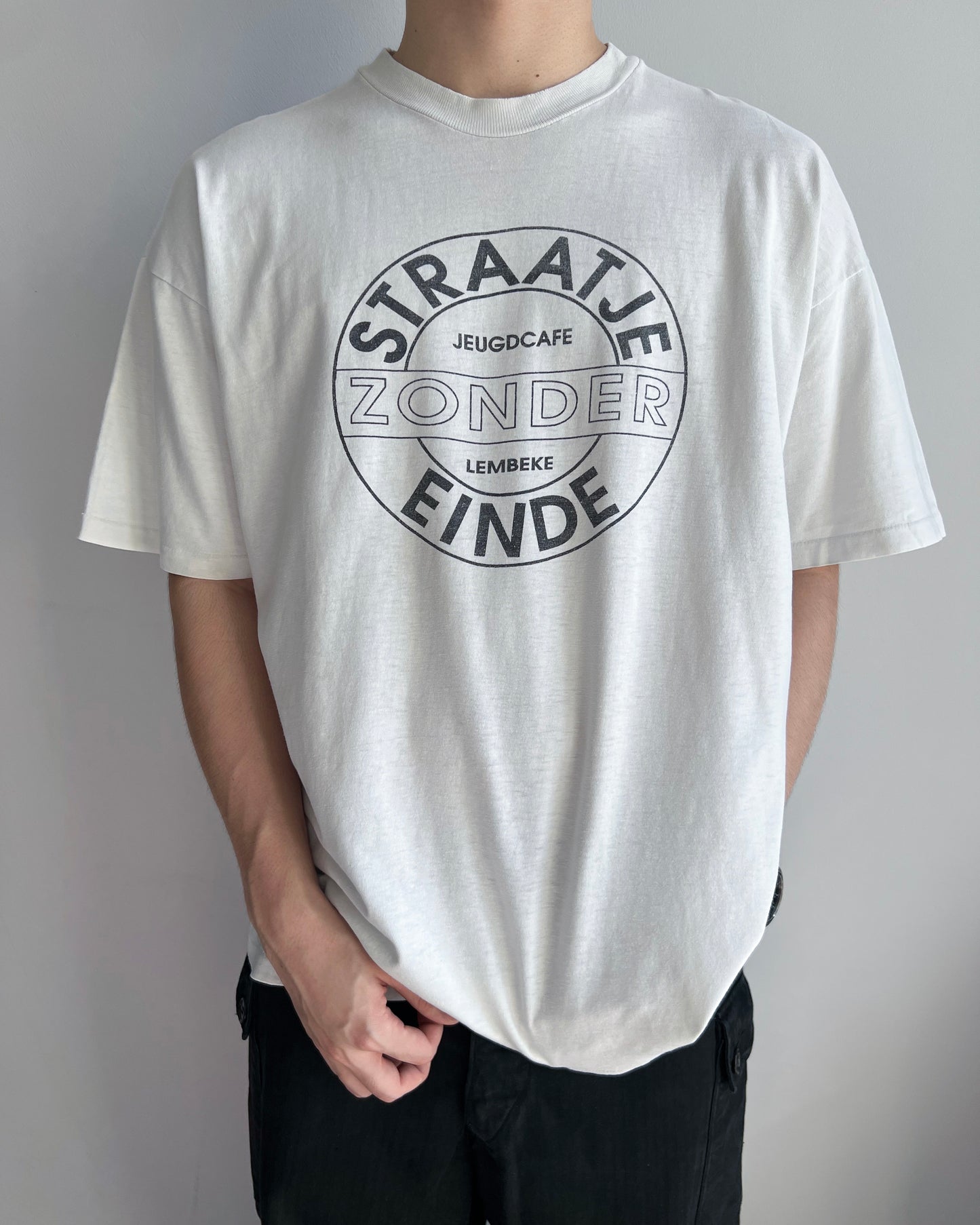 1990S 'STRAATJE ZONDER EINDE' SINGLE STITCH WORDING TEE (XL)