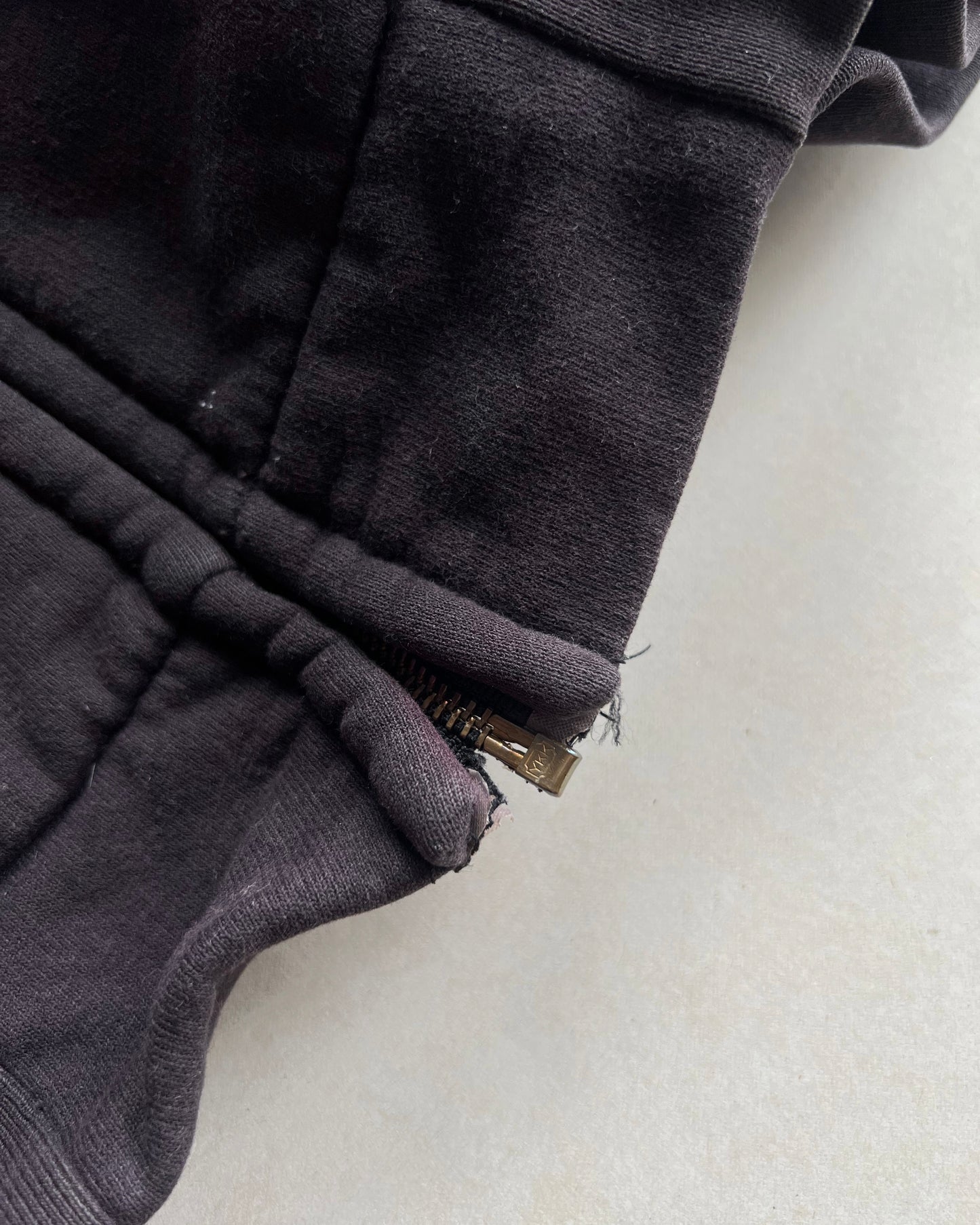 1990S FADED BLACK CARHARTT HEAVYWEIGHT LOGO ZIP-UP HOODIE (XL)