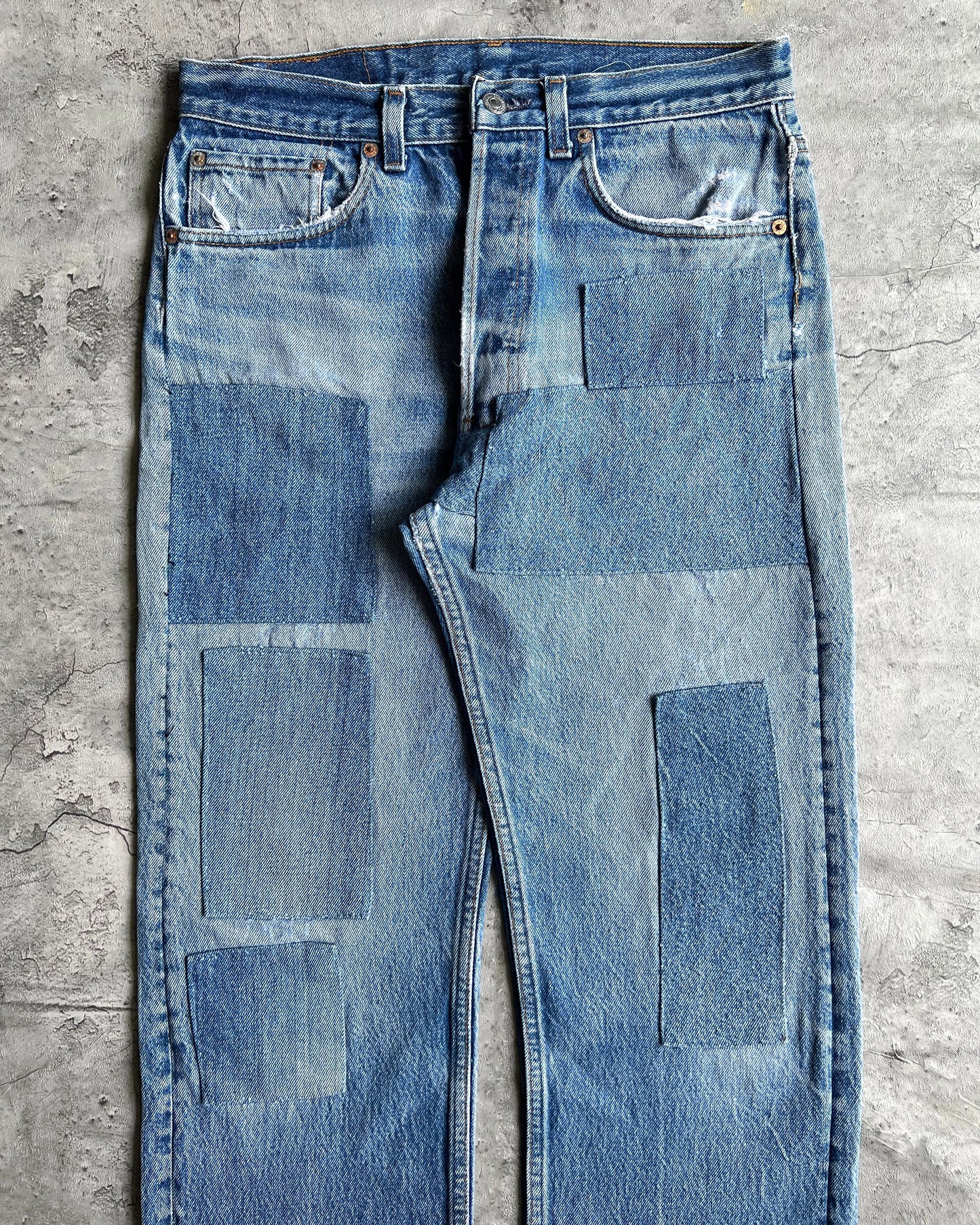 1980S FADED WASHED LEVI'S 501 PATCHED JEANS (31X28)