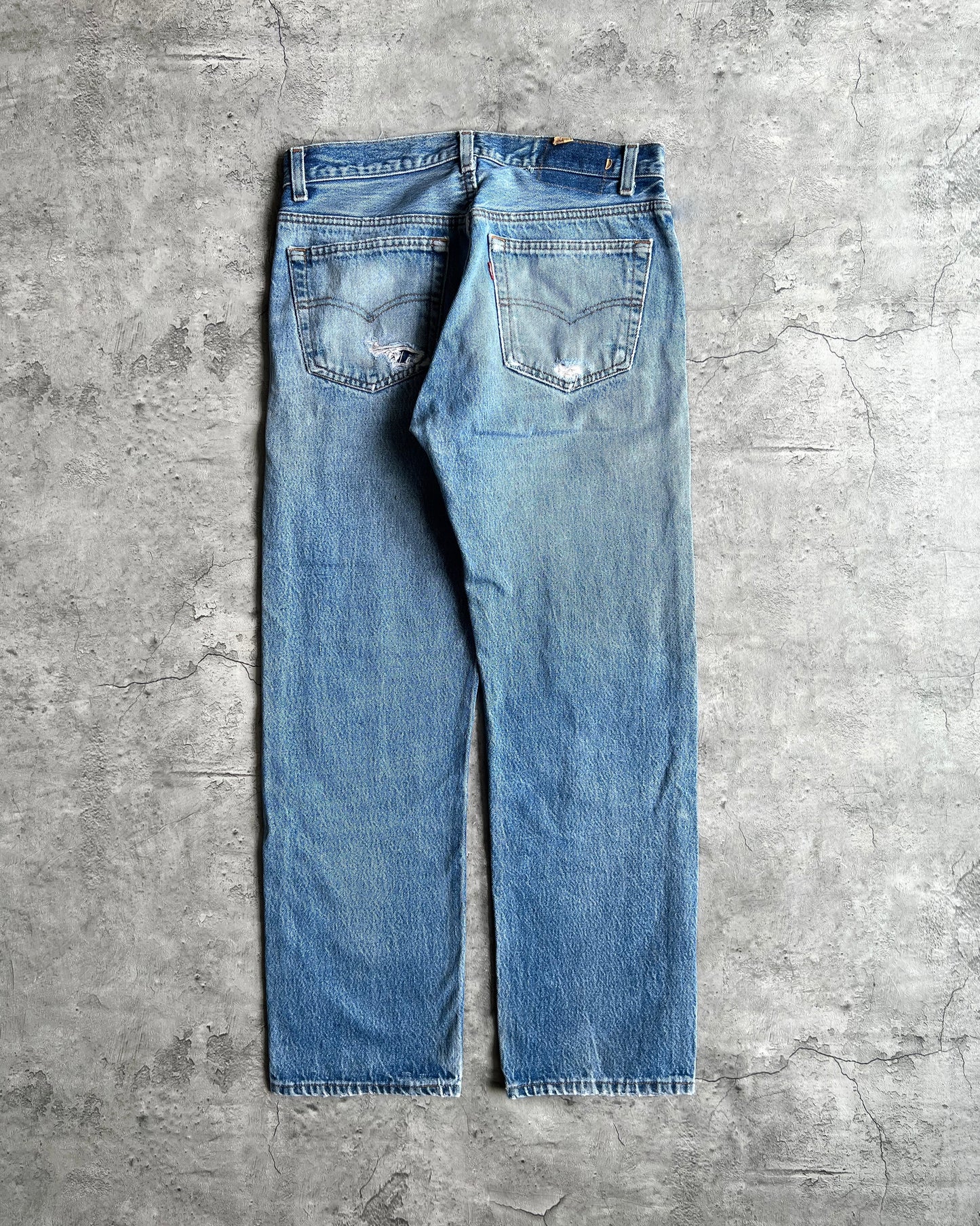 1980S FADED WASHED LEVI'S 501 PATCHED JEANS (31X28)