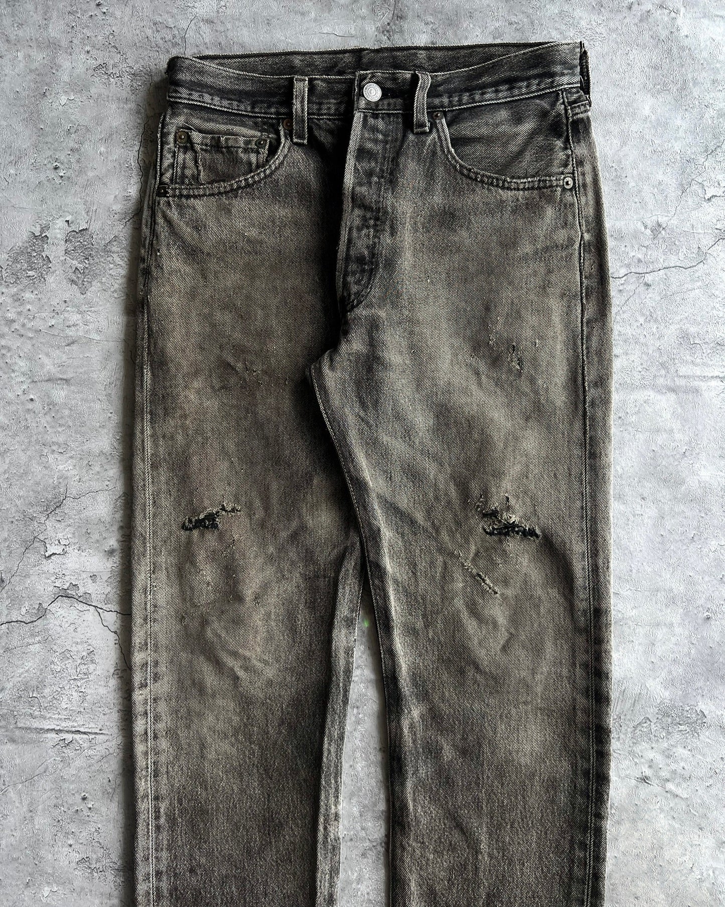1990S FADED MUD BLACK LEVI'S 501 JEANS (31X32)