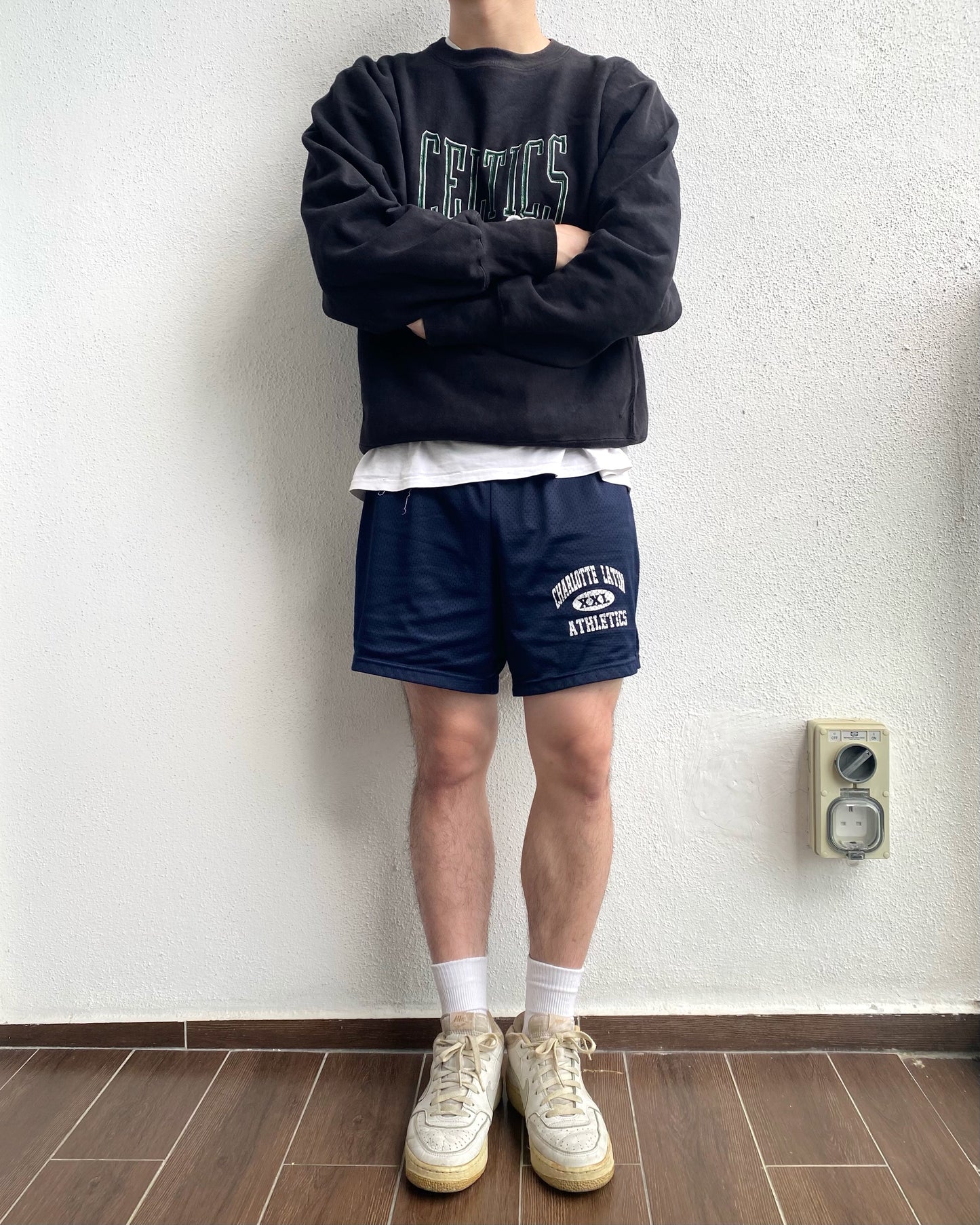 1990S BLACK 'BOSTON CELTICS' CHAMPION REVERSE WEAVE SWEATSHIRT (M-XL)