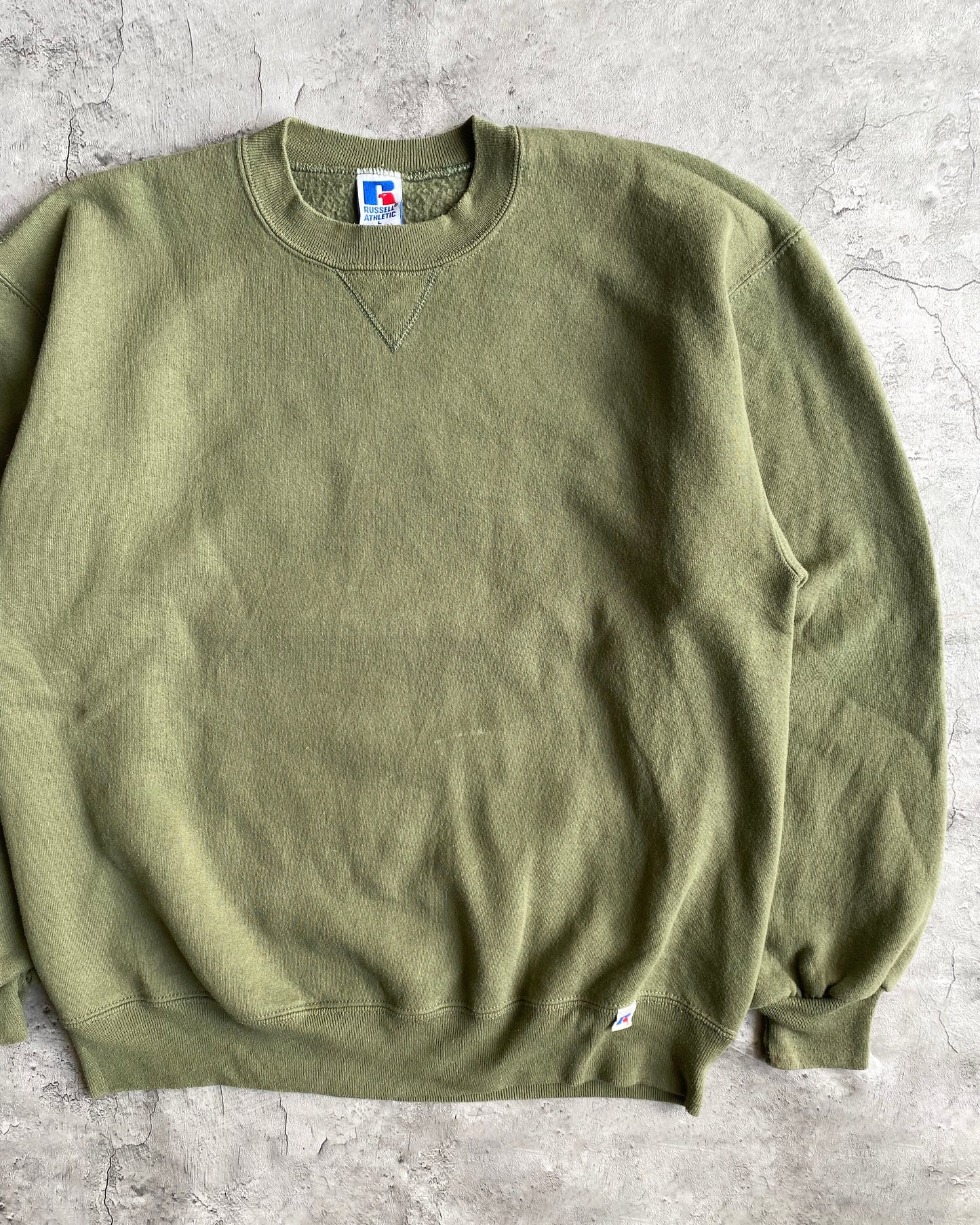 1990S RUSSELL OLIVE GREEN BLANK CREWNECK SWEATSHIRT (S-L)