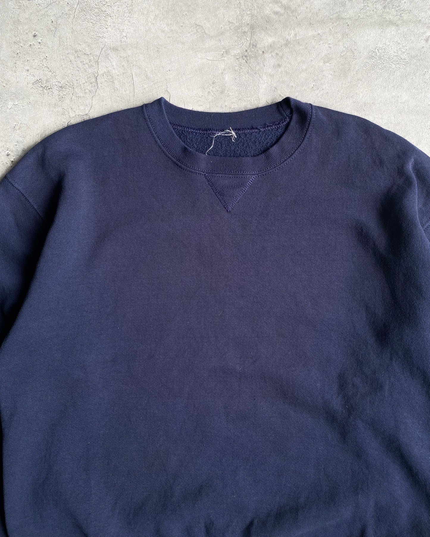 1990S RUSSELL NAVY BLANK CREWNECK SWEATSHIRT (M/L)