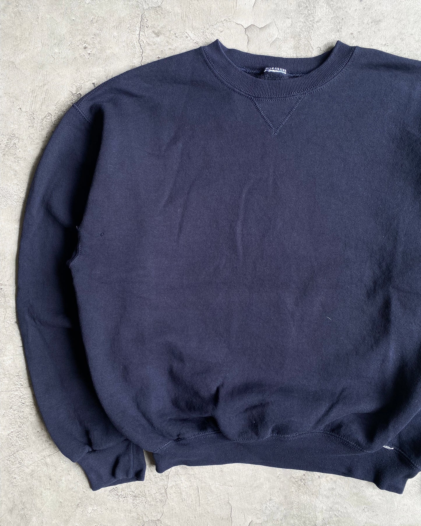 1990S RUSSELL NAVY BLANK CREWNECK SWEATSHIRT (S/M)