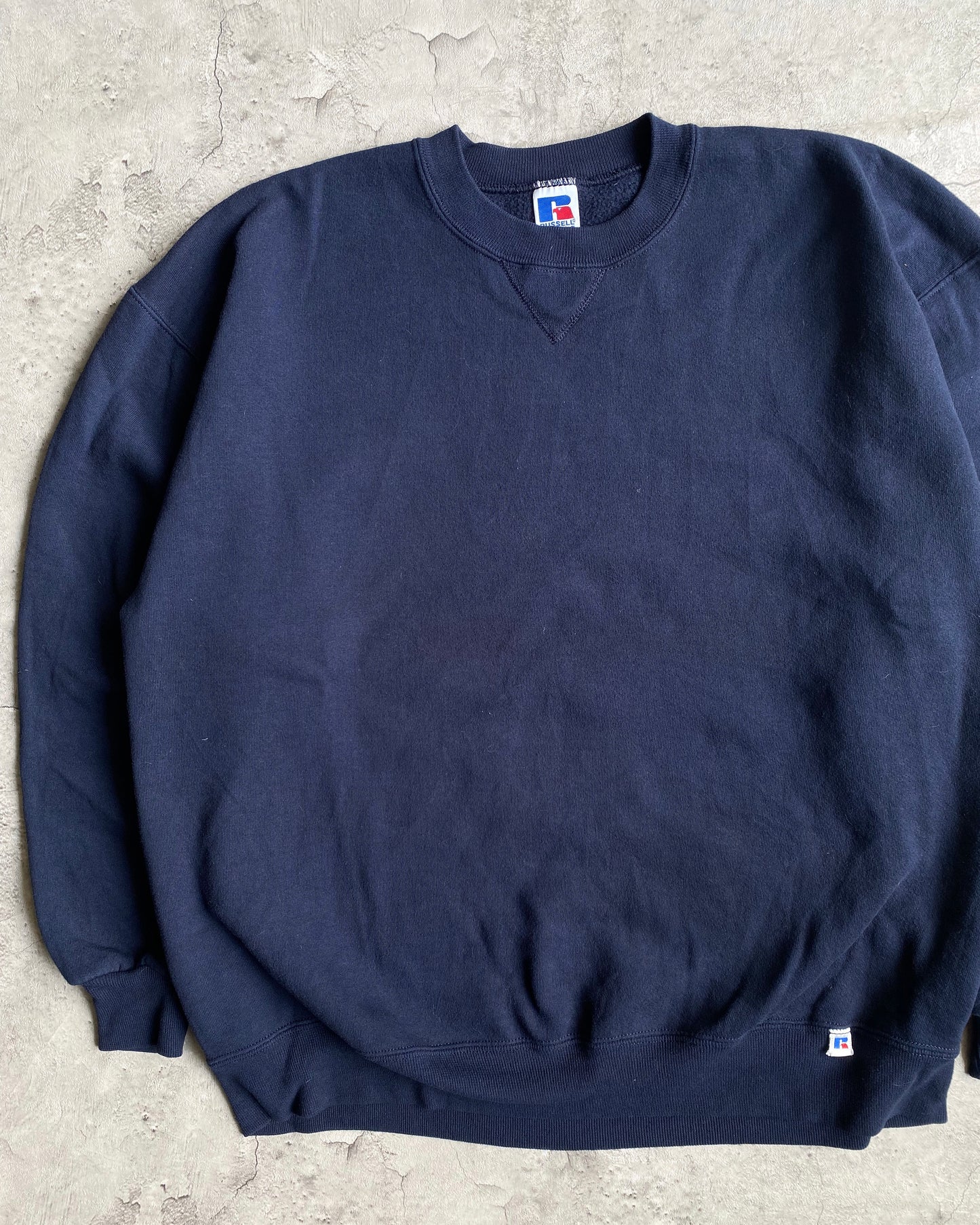 1990S RUSSELL NAVY BLANK CREWNECK SWEATSHIRT (M-XL)