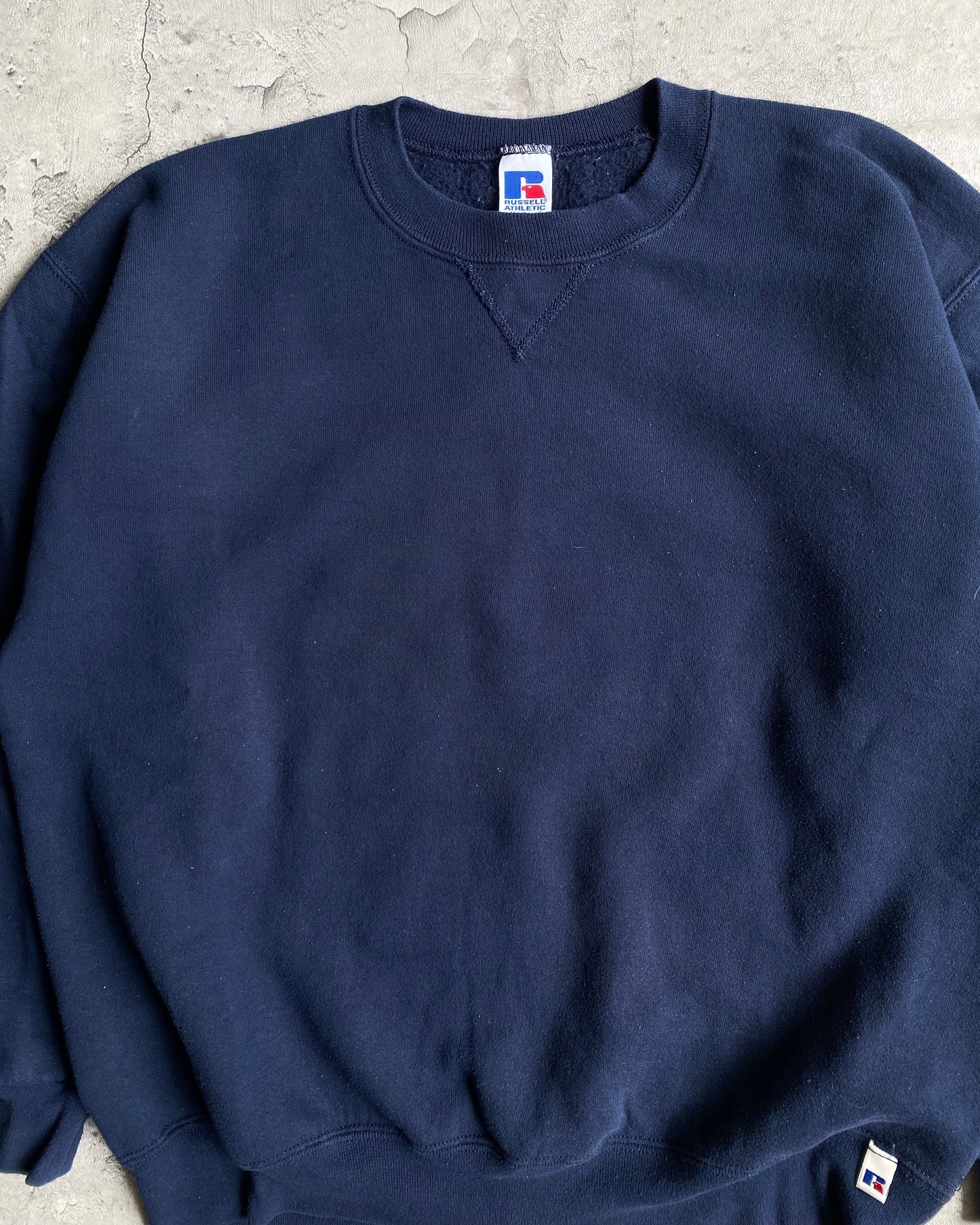 1990S RUSSELL NAVY BLANK CREWNECK SWEATSHIRT (M/L)