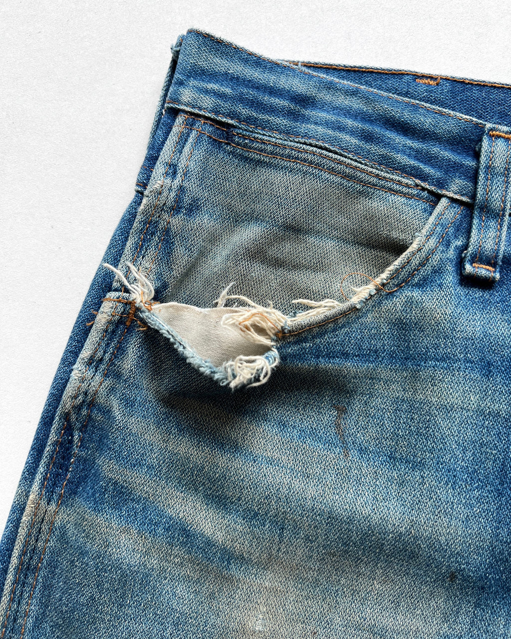 1970S MUD WASHED WRANGLER FLARE DISTRESSED JEANS (34)