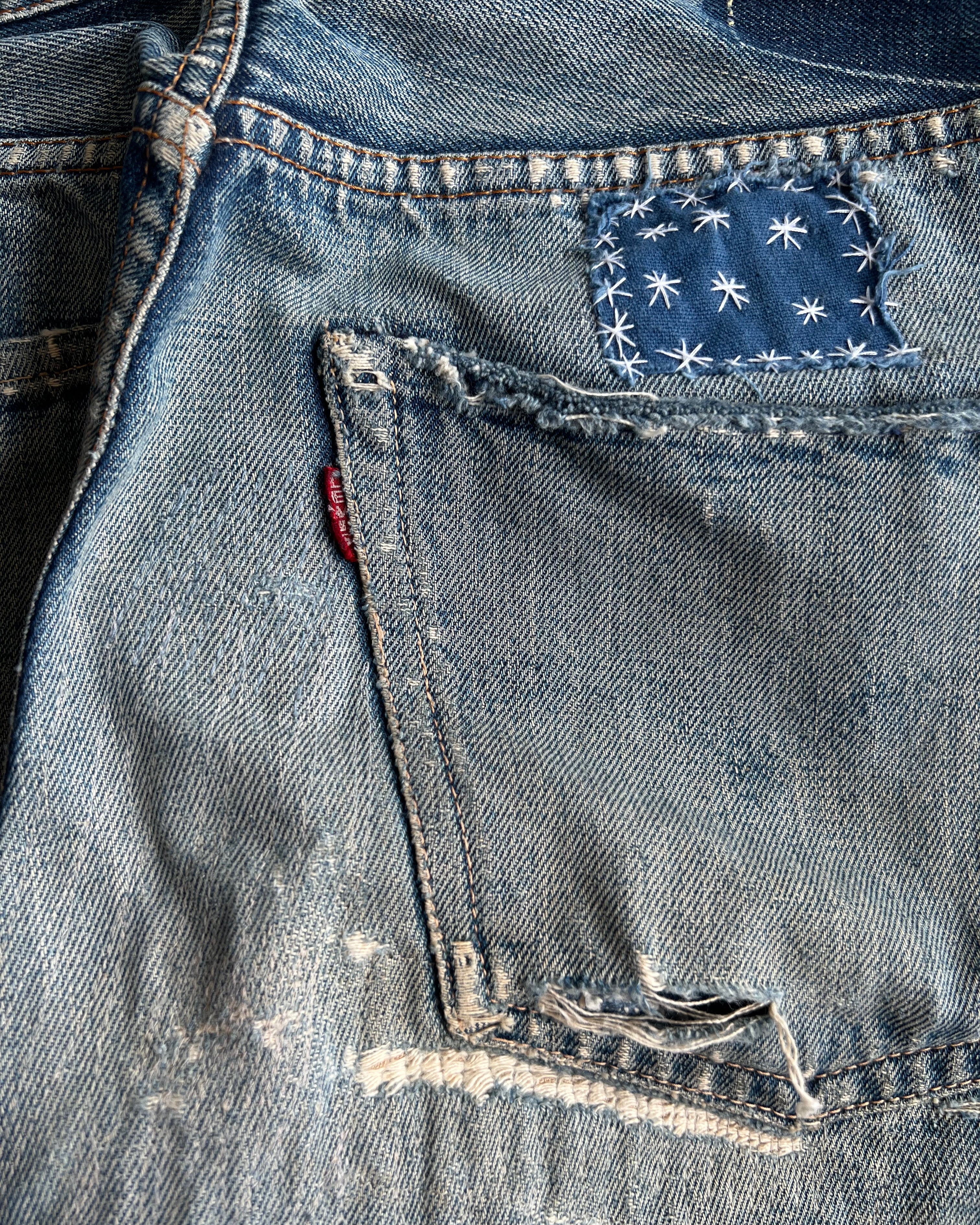 1960S FADED BIG E LEVI'S 501 REPAIRED JEANS (32)