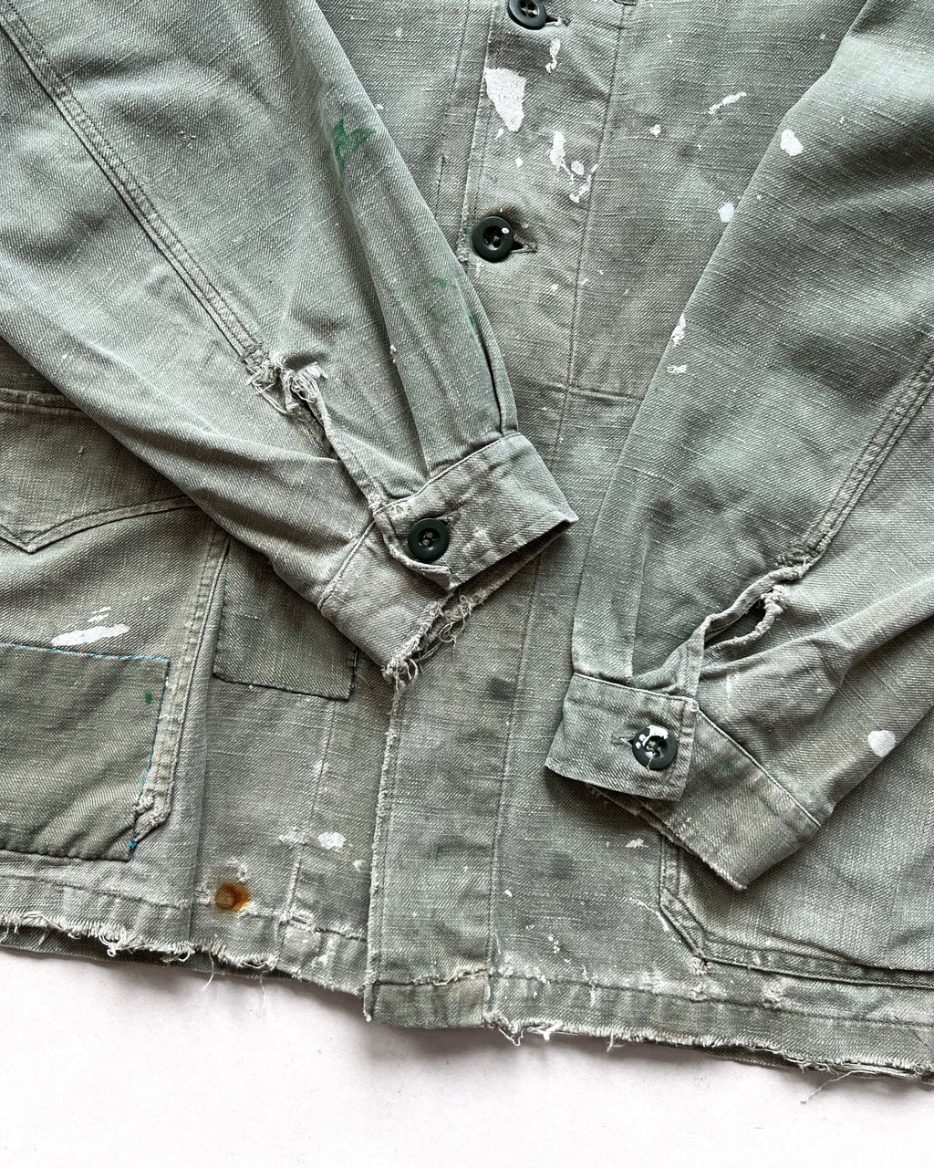 1950S FADED OLIVE FRENCH PAINTED WORK JACKET (L)