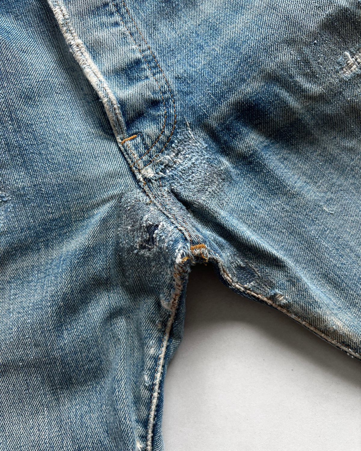 1970S LEVI'S 501 REDLINE SELVEDGE REPAIRED JEANS (33)