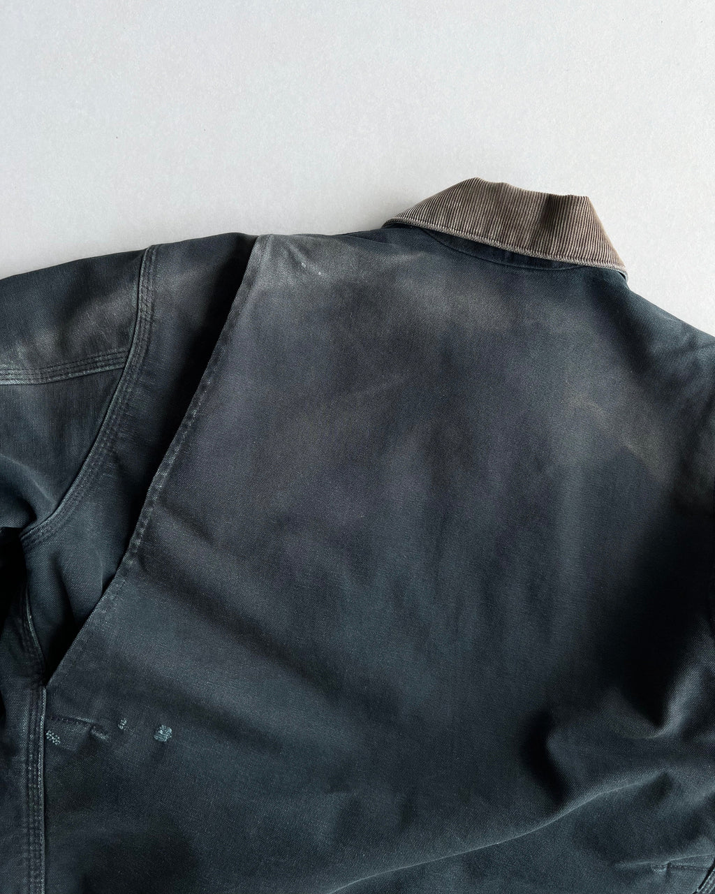 SUN FADED BLACK CARHARTT DETROIT WORK JACKET (M/L)