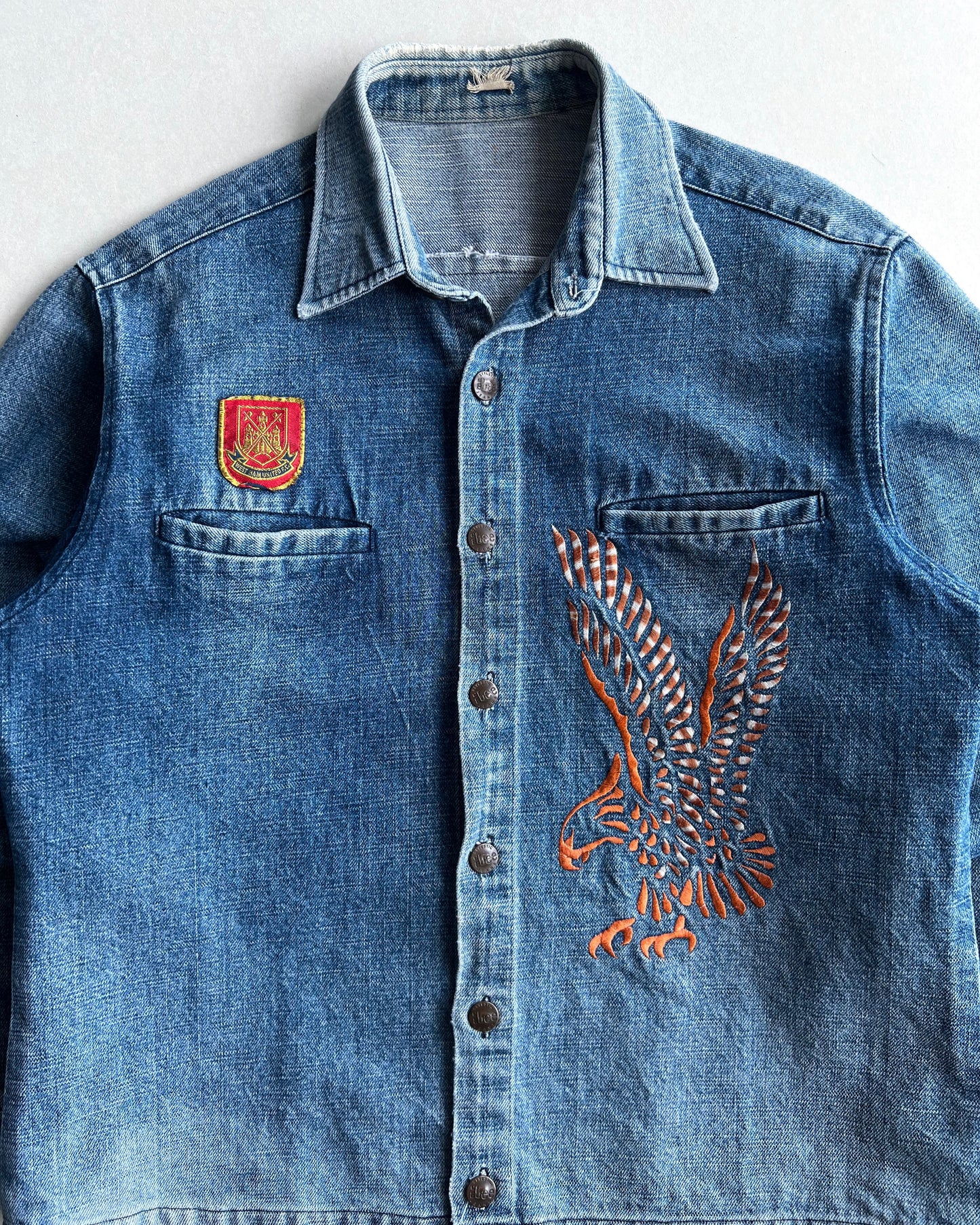 1980S FADED LEE EMBROIDERED DENIM SHIRT (M)
