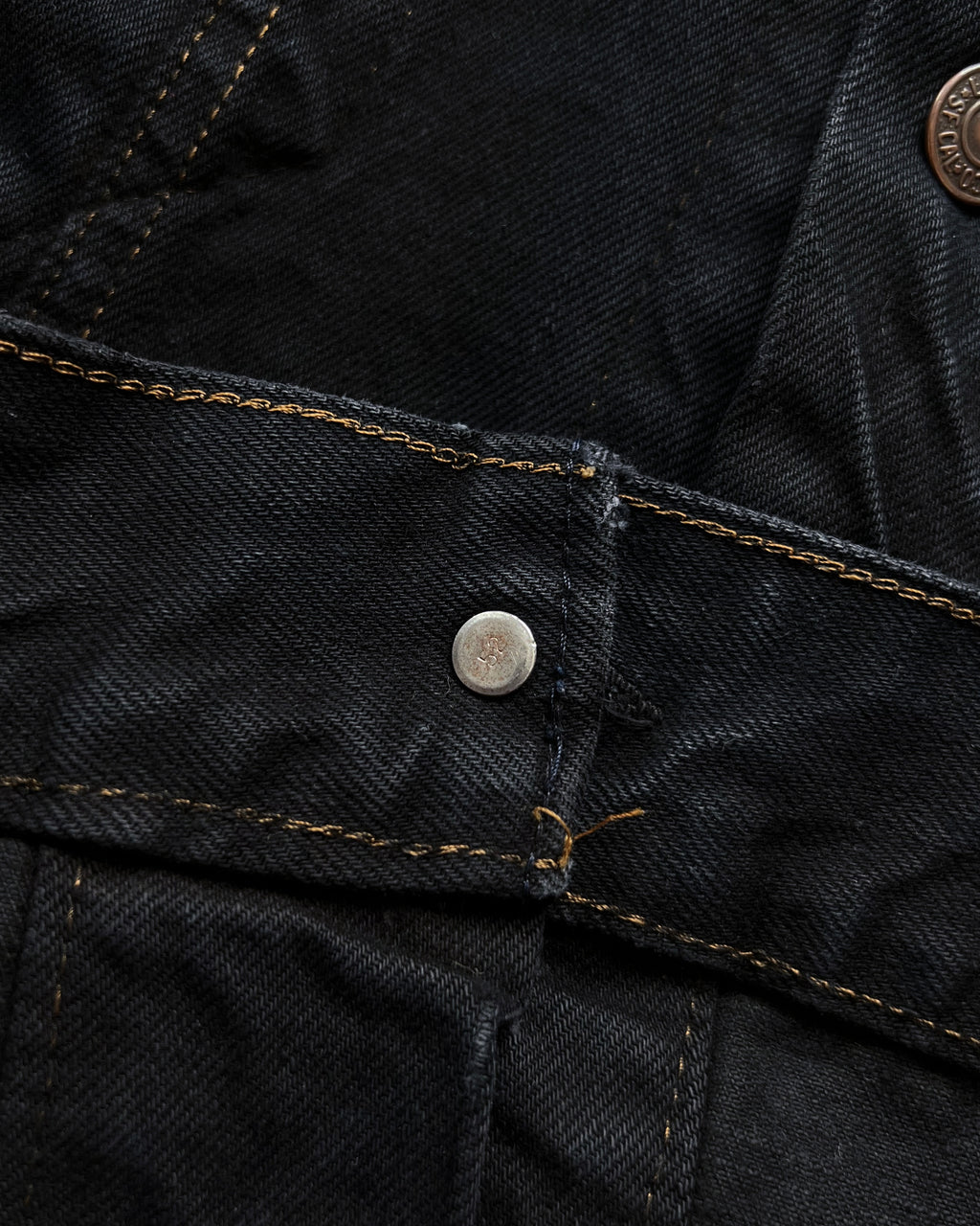 1970S OVERDYED BLACK LEVI'S 70505 TYPE III DENIM JACKET (XL)