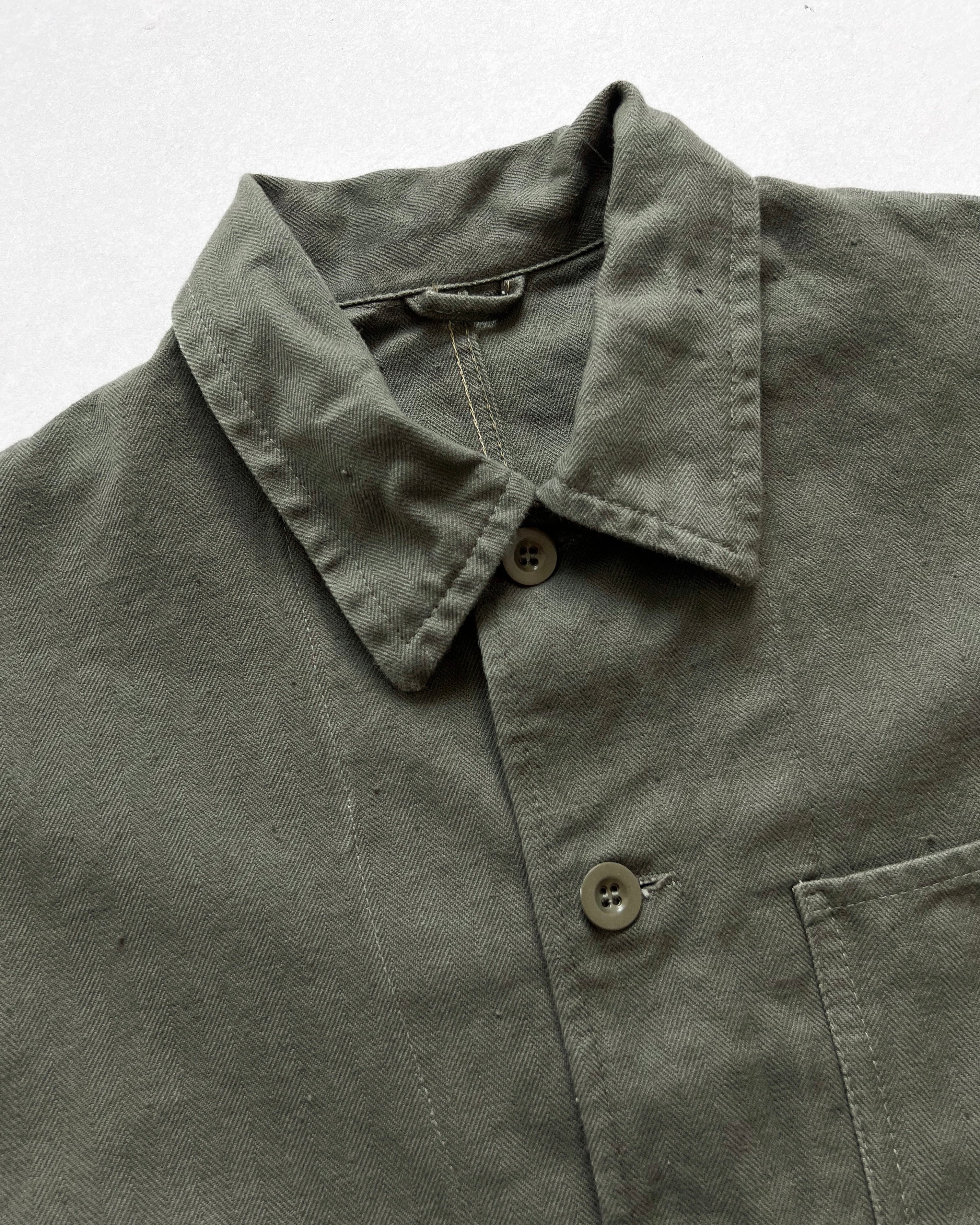 1970S OLIVE FRENCH HBT WORK JACKET (L)