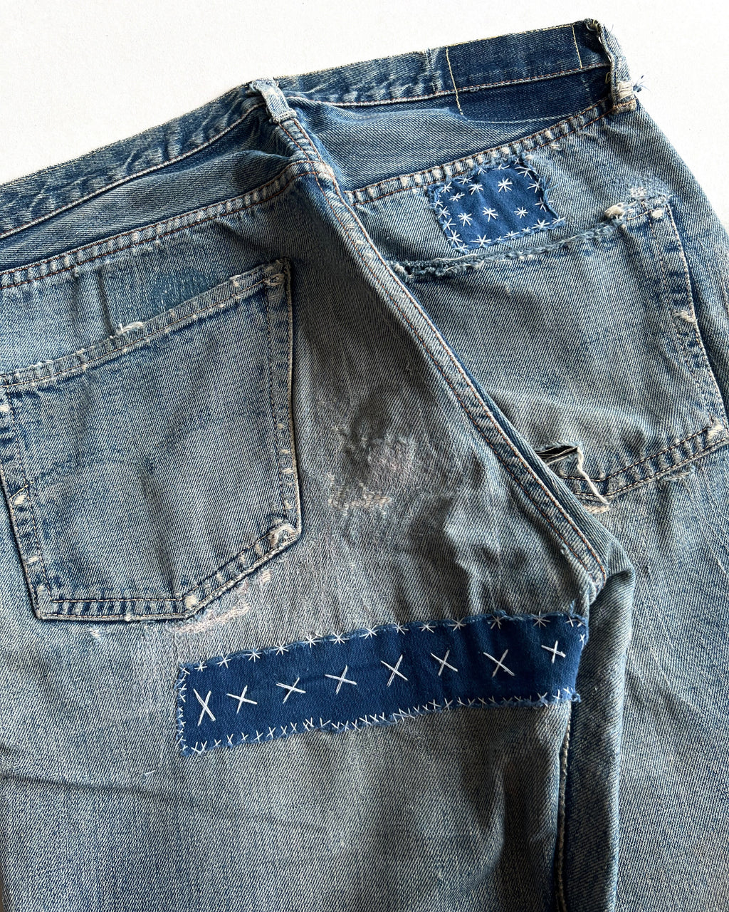 1960S FADED BIG E LEVI'S 501 REPAIRED JEANS (32)