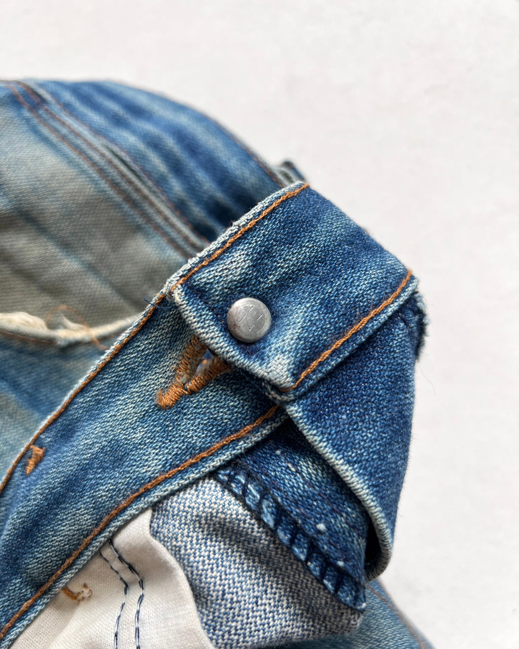 1970S MUD WASHED WRANGLER FLARE DISTRESSED JEANS (34)