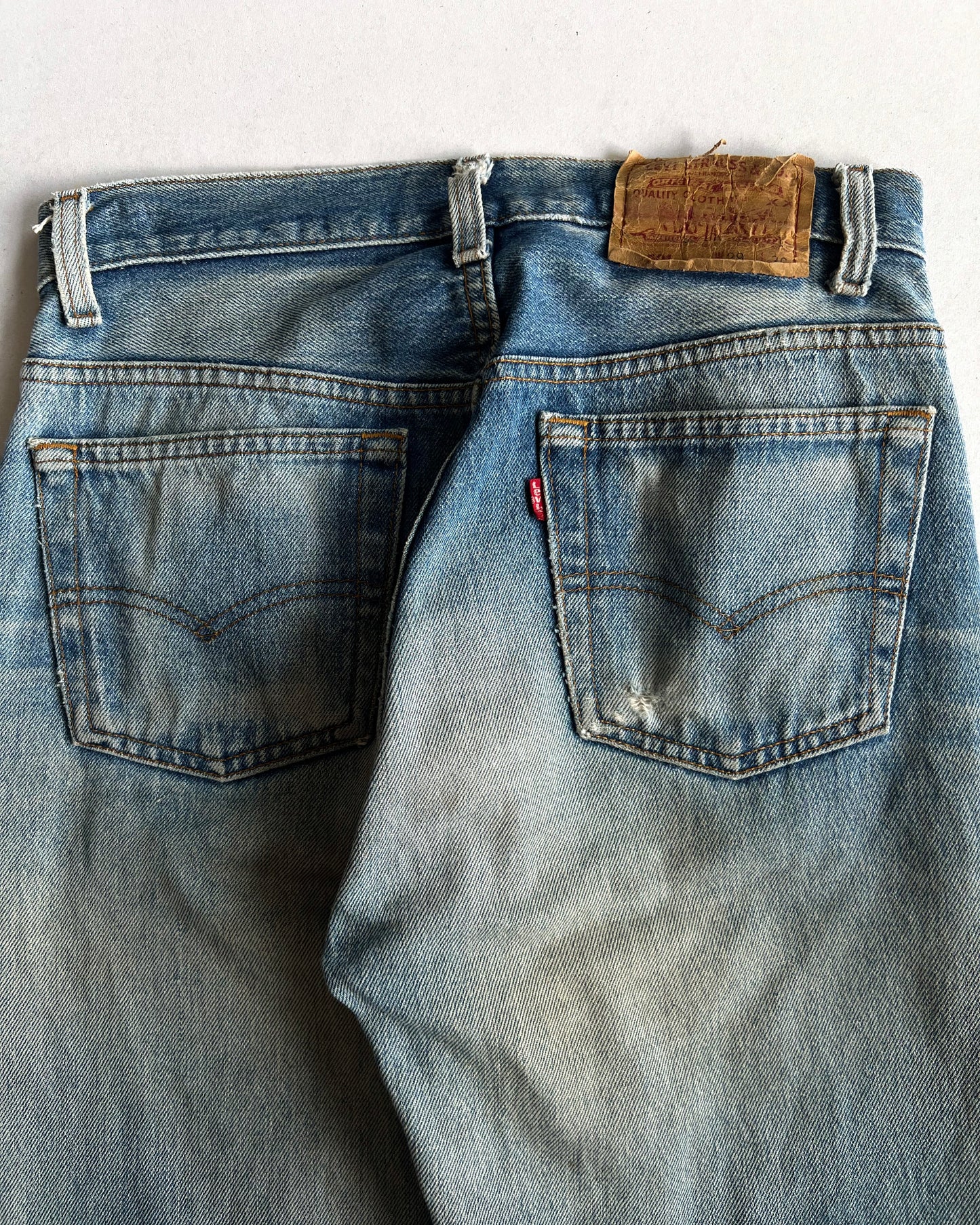 1990S FADED LEVI'S 501 REPAIRED JEANS (29)