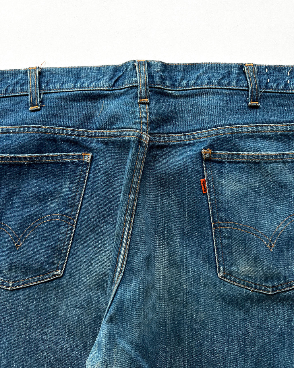 1970S DARK WASHED LEVI'S 646 BOOTCUT JEANS (38)