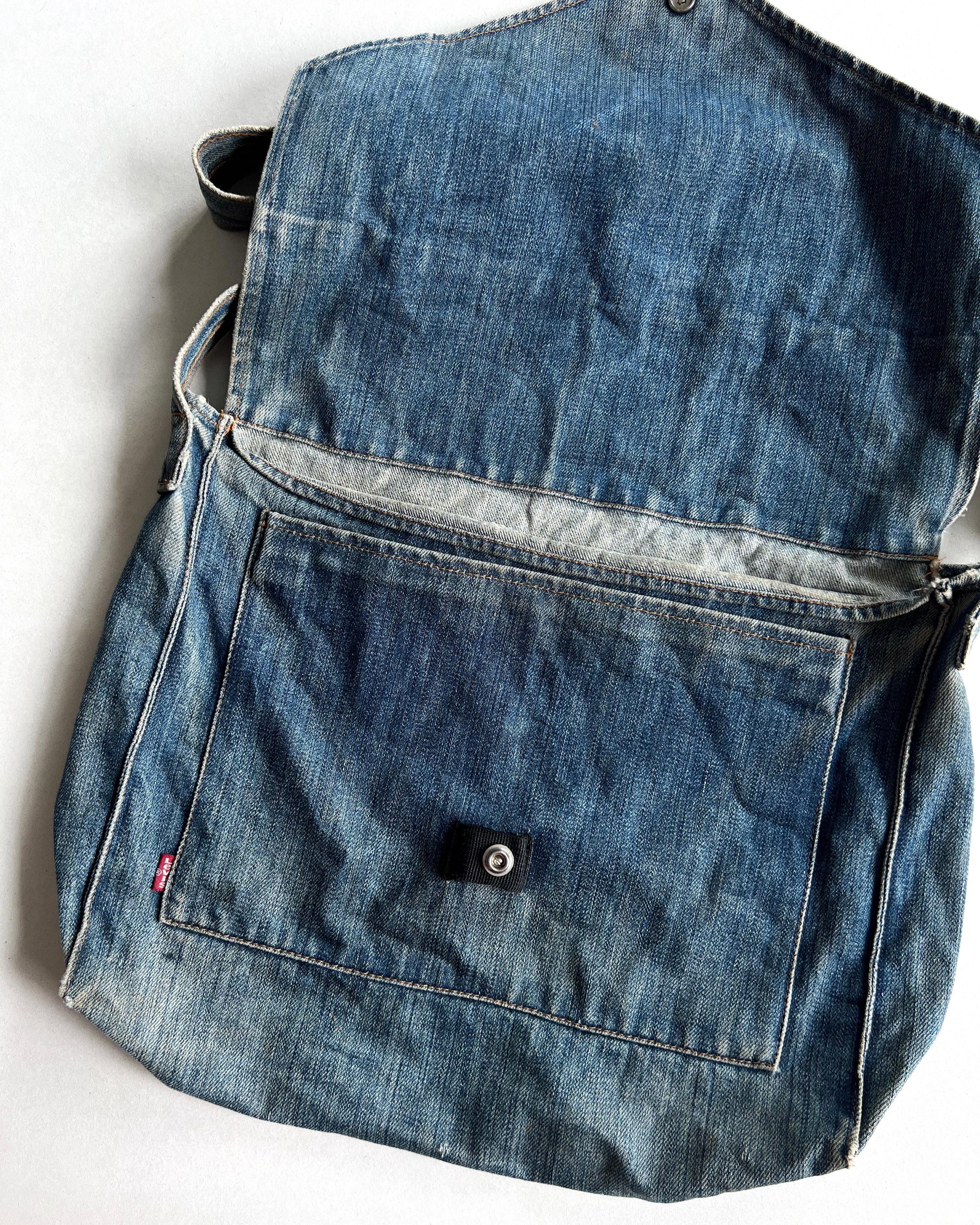 1980S FADED WASHED LEVI'S DENIM MESSENGER BAG (OS)