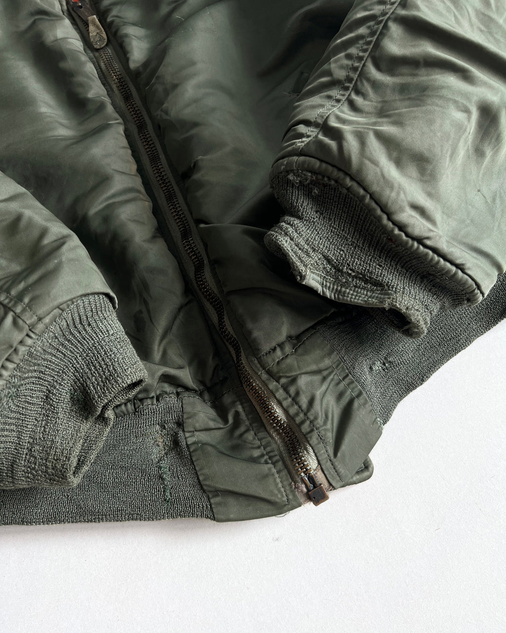 1960S ALPHA INDUSTRIES USAF MA-1 FLIGHT JACKET (XL)